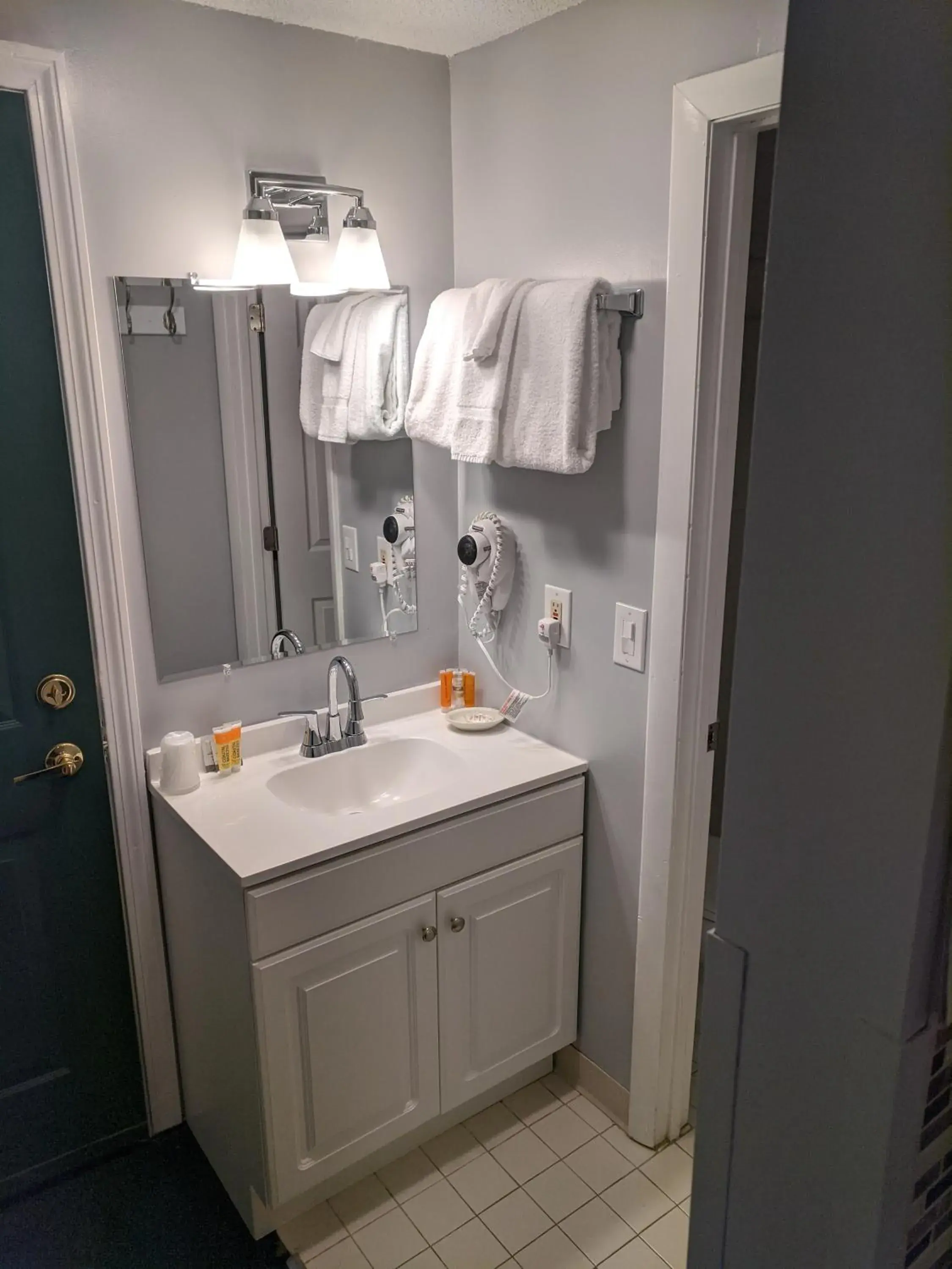 Queen Suite with Sofa Bed in Eastern Inn & Suites (formerly Eastern Inns) Queen Suite with Sofa Bed in Eastern Inn & Suites (formerly Eastern Inns)