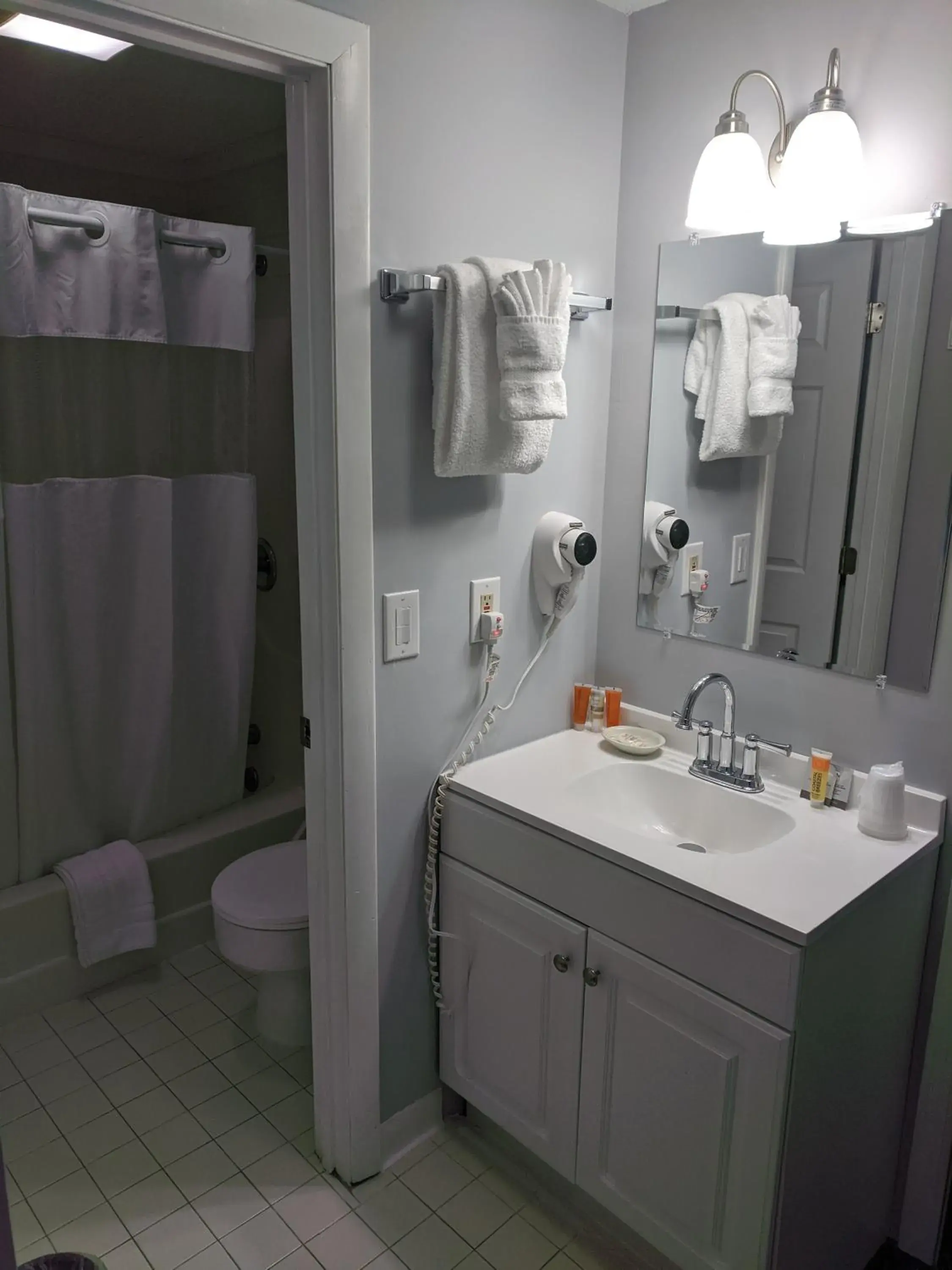 Queen Room with Two Queen Beds in Eastern Inn & Suites (formerly Eastern Inns) Queen Room with Two Queen Beds in Eastern Inn & Suites (formerly Eastern Inns)