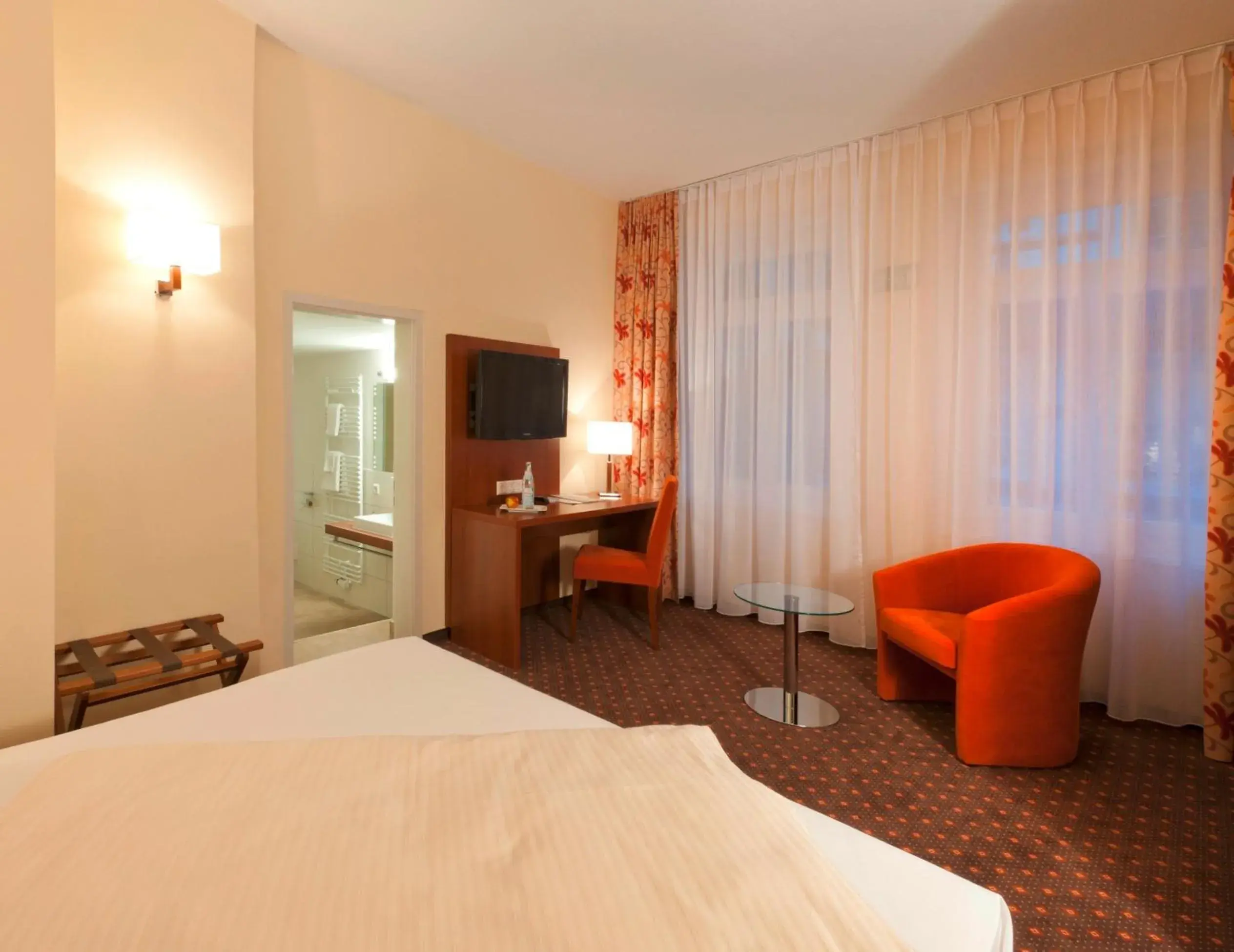 Double Room in Stadt-gut-Hotel Gasthof Goldener Adler Double Room in Stadt-gut-Hotel Gasthof Goldener Adler