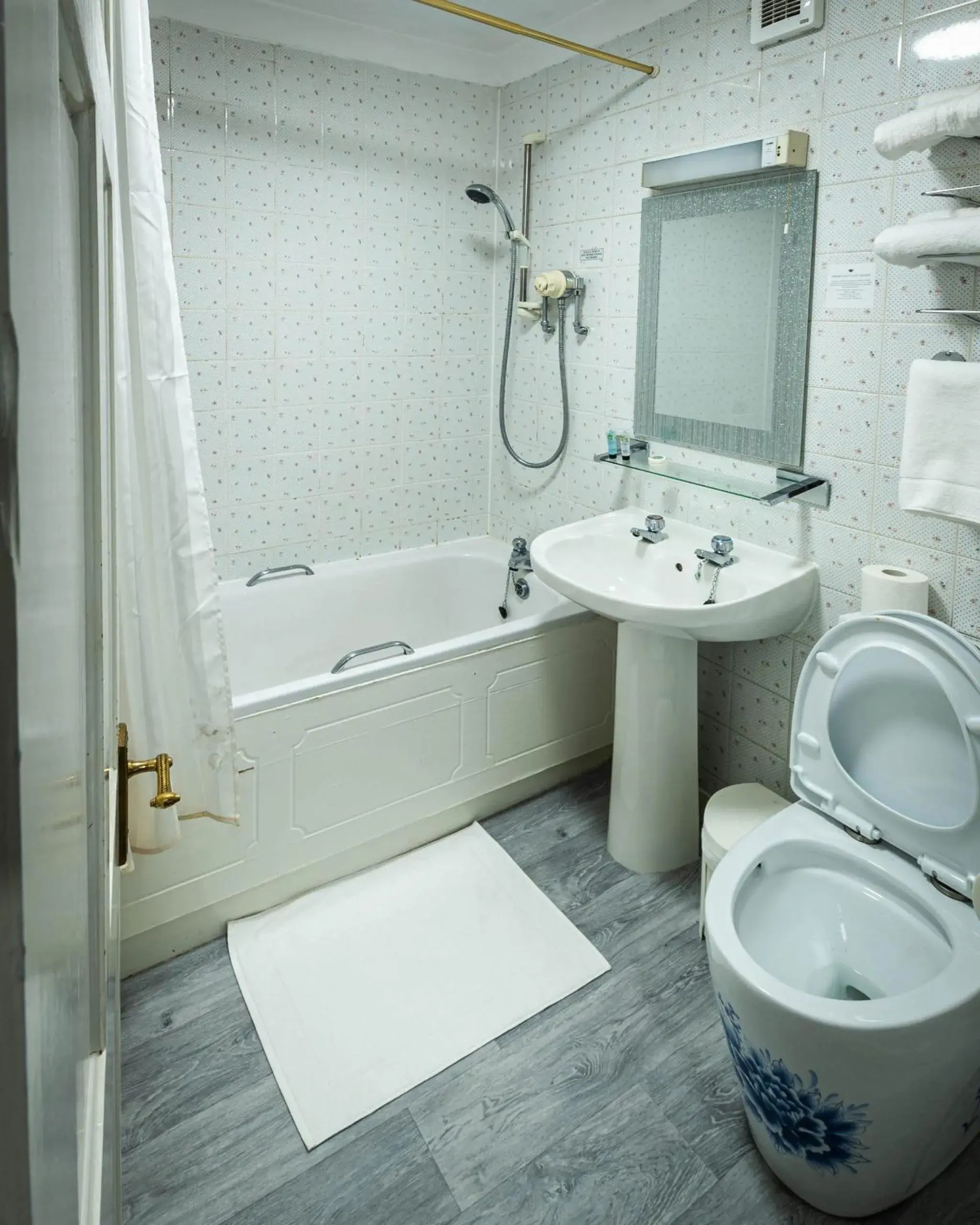 Superior Family Room in Grampian Hotel Superior Family Room in Grampian Hotel