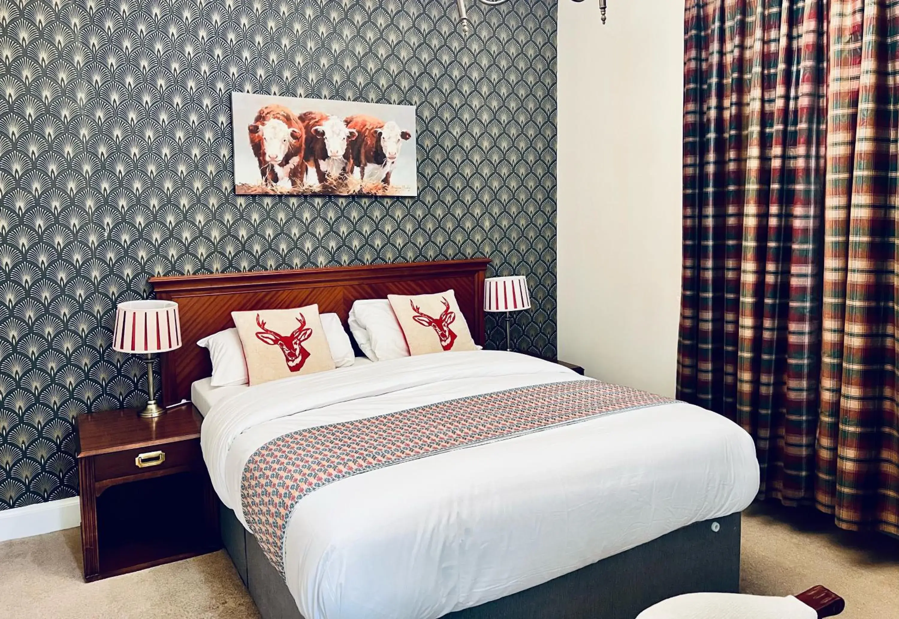 Deluxe King Room in Grampian Hotel Deluxe King Room in Grampian Hotel