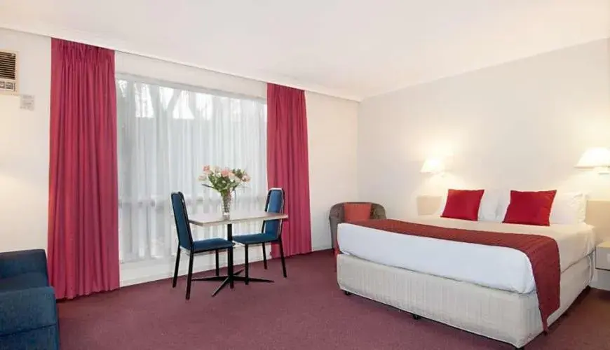 Executive Queen Room with Spa Bath in Ringwood Lake Inn Executive Queen Room with Spa Bath in Ringwood Lake Inn