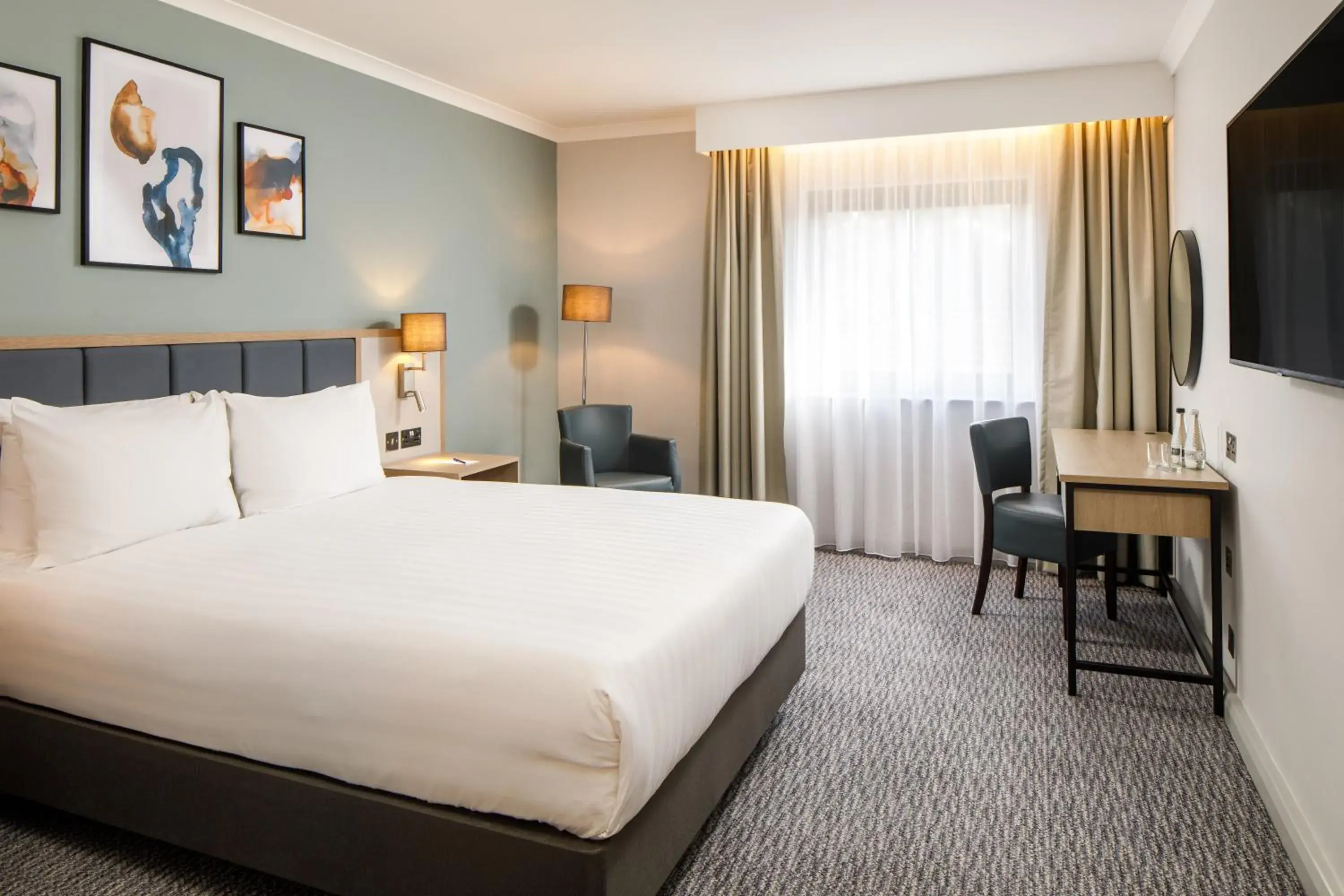 Classic Queen, Guest room, 1 Queen in Delta Hotels by Marriott Milton Keynes Classic Queen, Guest room, 1 Queen in Delta Hotels by Marriott Milton Keynes