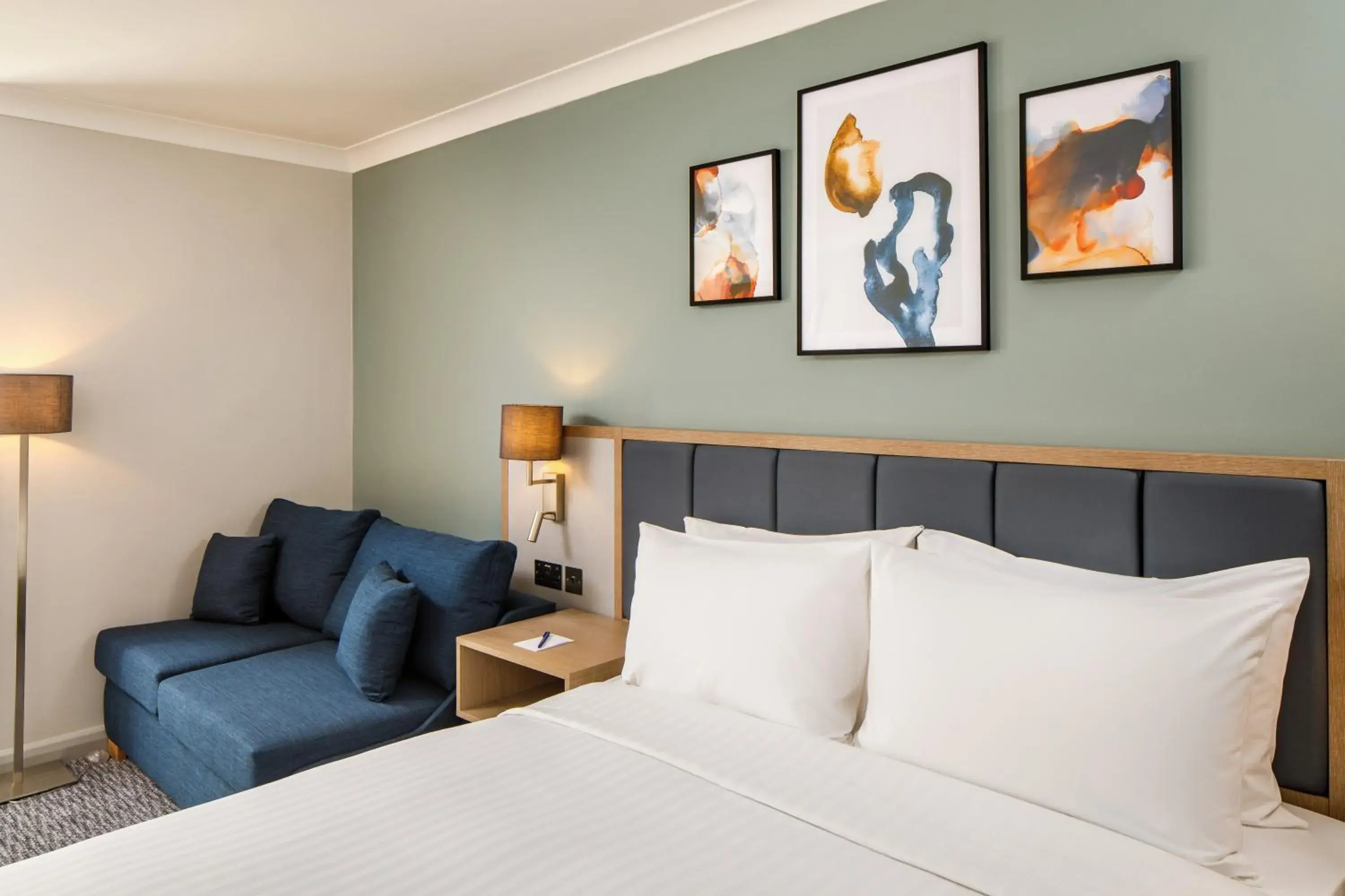 Deluxe Family, Guest room, 1 Queen, Sofa bed in Delta Hotels by Marriott Milton Keynes Deluxe Family, Guest room, 1 Queen, Sofa bed in Delta Hotels by Marriott Milton Keynes