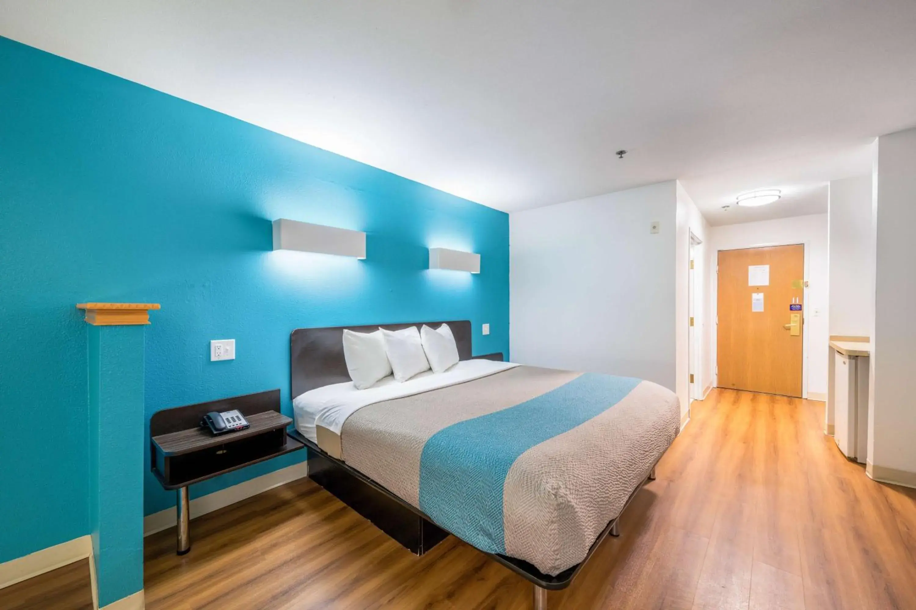 King Room with Spa Bath - Non-Smoking in Motel 6-Decatur, TX King Room with Spa Bath - Non-Smoking in Motel 6-Decatur, TX