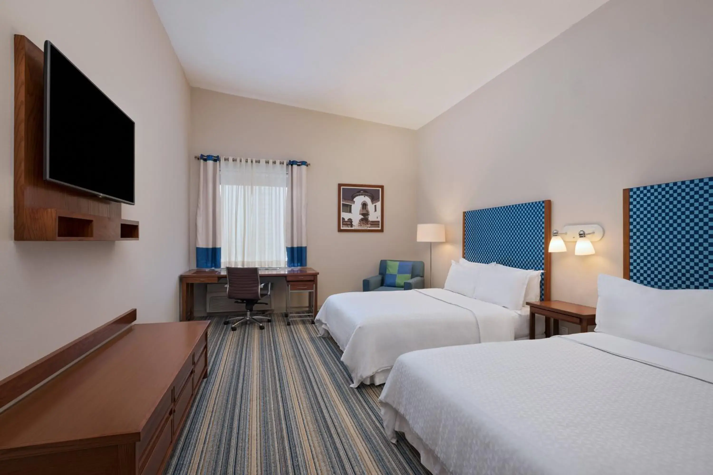 Deluxe Queen Room with Two Queen Beds in Four Points by Sheraton Monterrey Linda Vista Deluxe Queen Room with Two Queen Beds in Four Points by Sheraton Monterrey Linda Vista