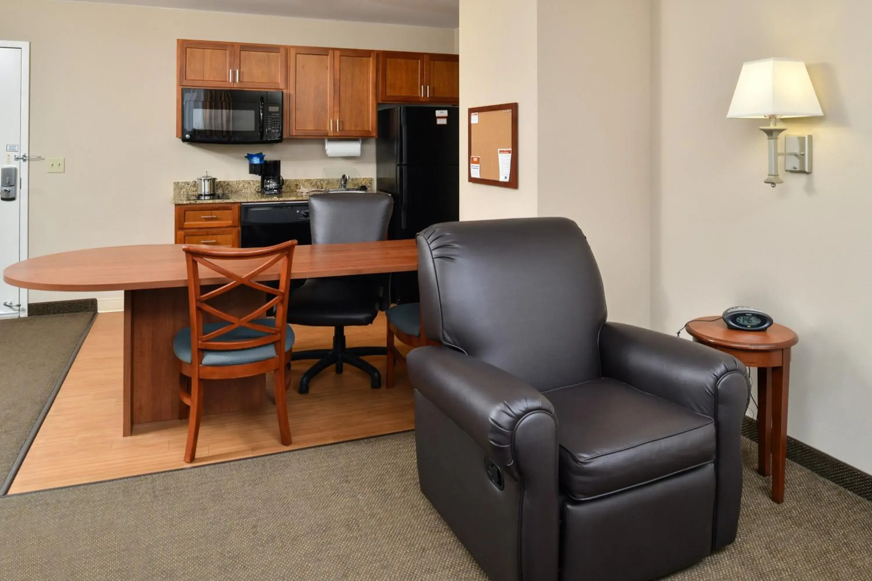 One-Bedroom Queen Suite - Non-Smoking in Candlewood Suites Chambersburg by IHG One-Bedroom Queen Suite - Non-Smoking in Candlewood Suites Chambersburg by IHG