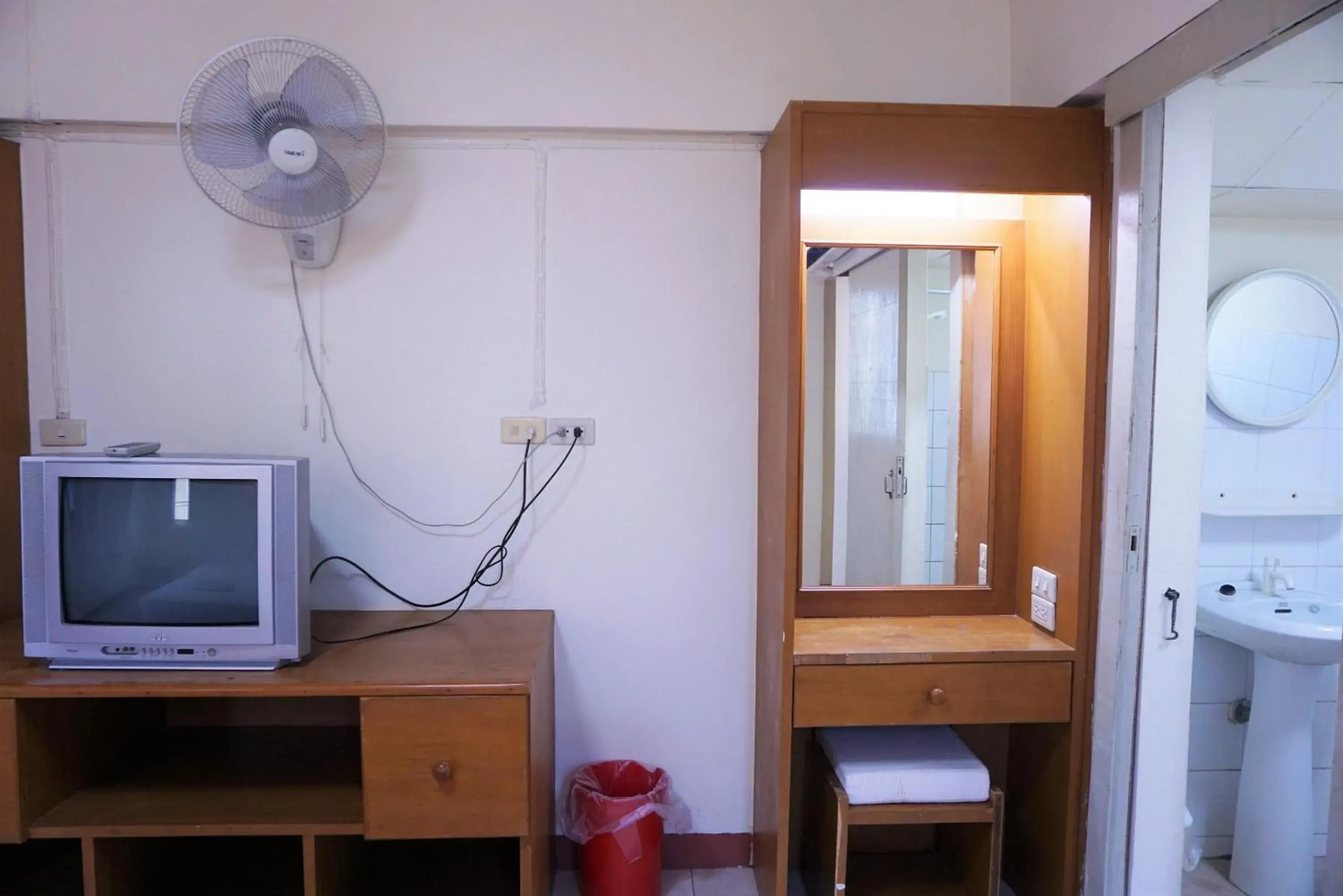 Economy Twin Room in Water Well Guest House Economy Twin Room in Water Well Guest House
