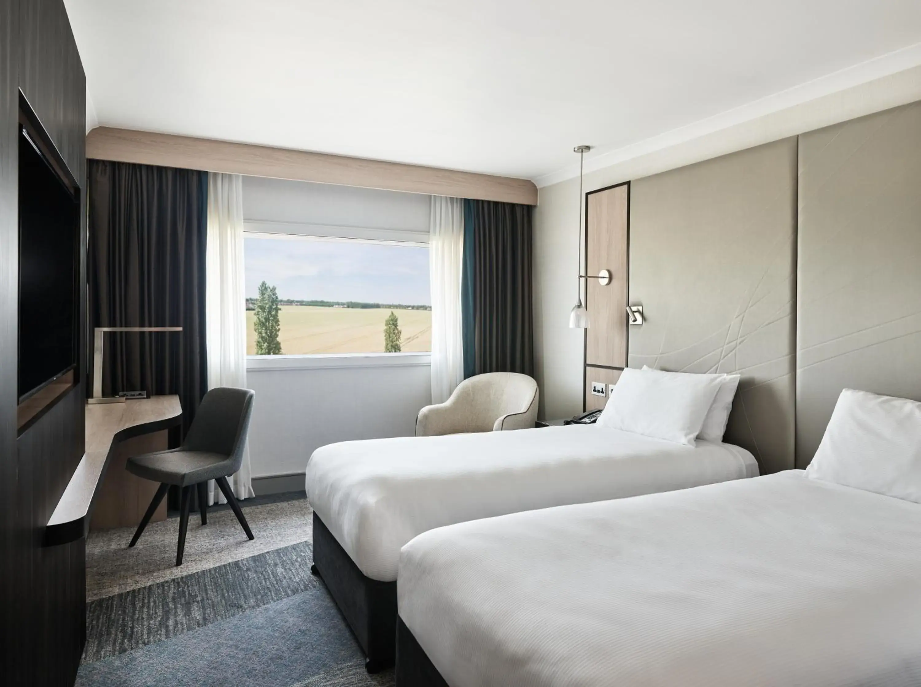 Twin Room with Airport View in Hyatt Place London Heathrow Airport Twin Room with Airport View in Hyatt Place London Heathrow Airport