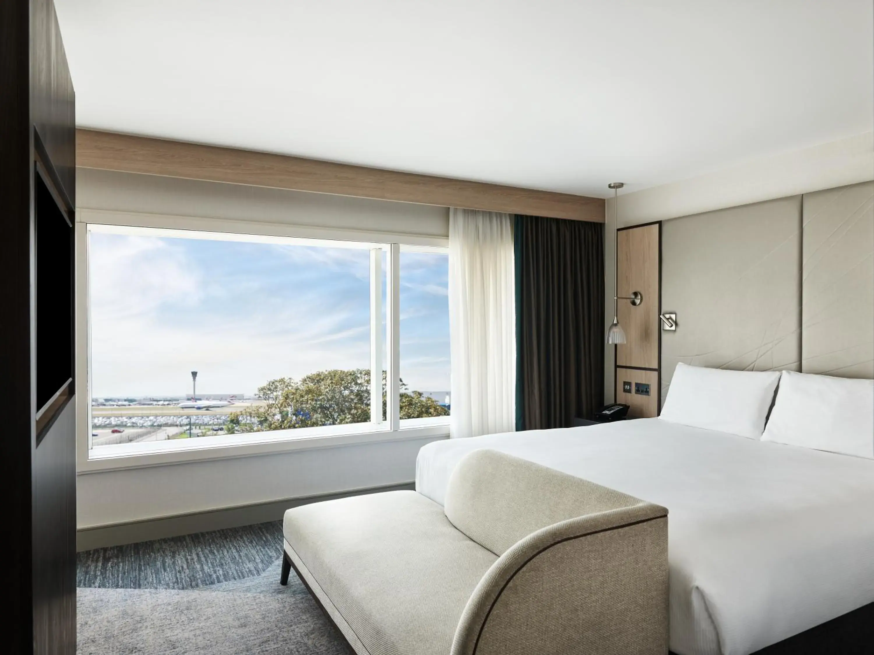 Deluxe King Room with View in Hyatt Place London Heathrow Airport Deluxe King Room with View in Hyatt Place London Heathrow Airport