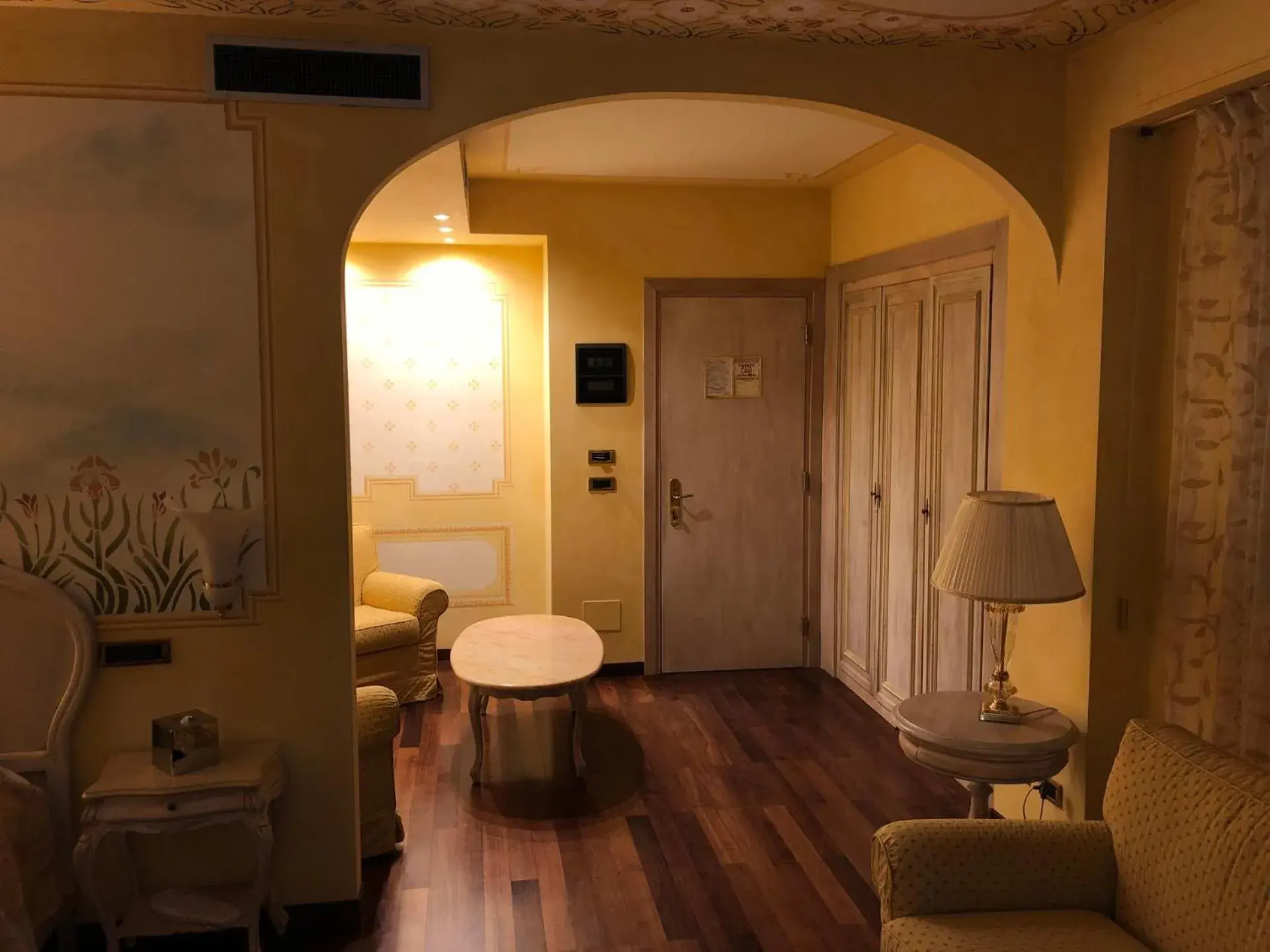 Family Suite - single occupancy in Suite Hotel Nettuno Family Suite - single occupancy in Suite Hotel Nettuno