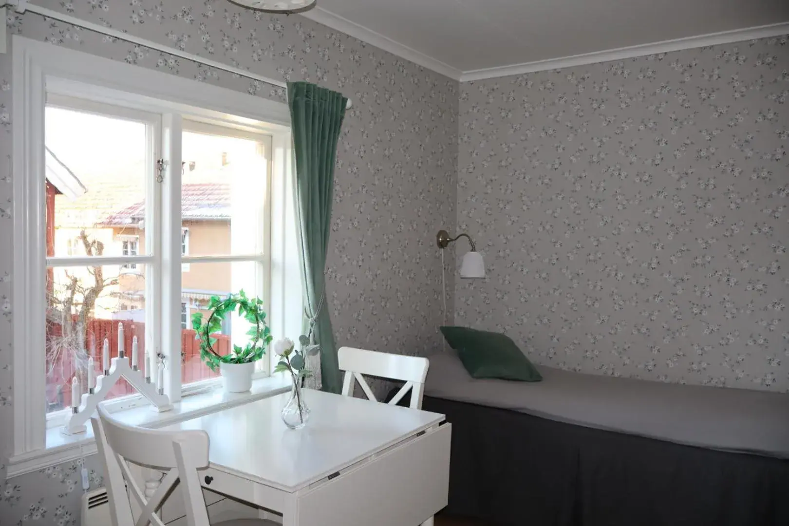 Basic Triple Room with Shared Bathroom in STF Hostel Mariestad Basic Triple Room with Shared Bathroom in STF Hostel Mariestad