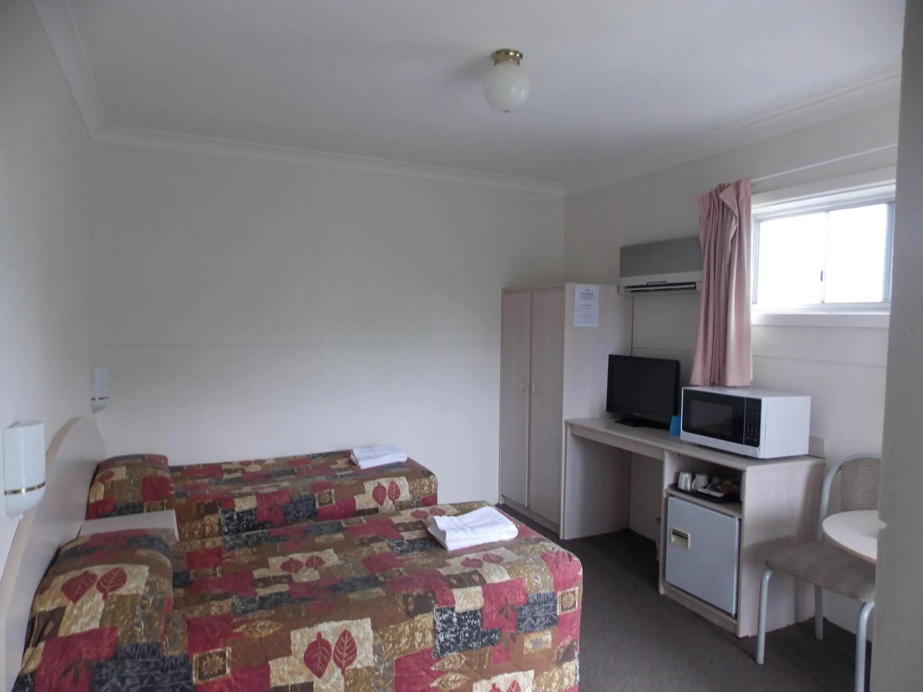 Twin Room - single occupancy in Yass Motel Twin Room - single occupancy in Yass Motel