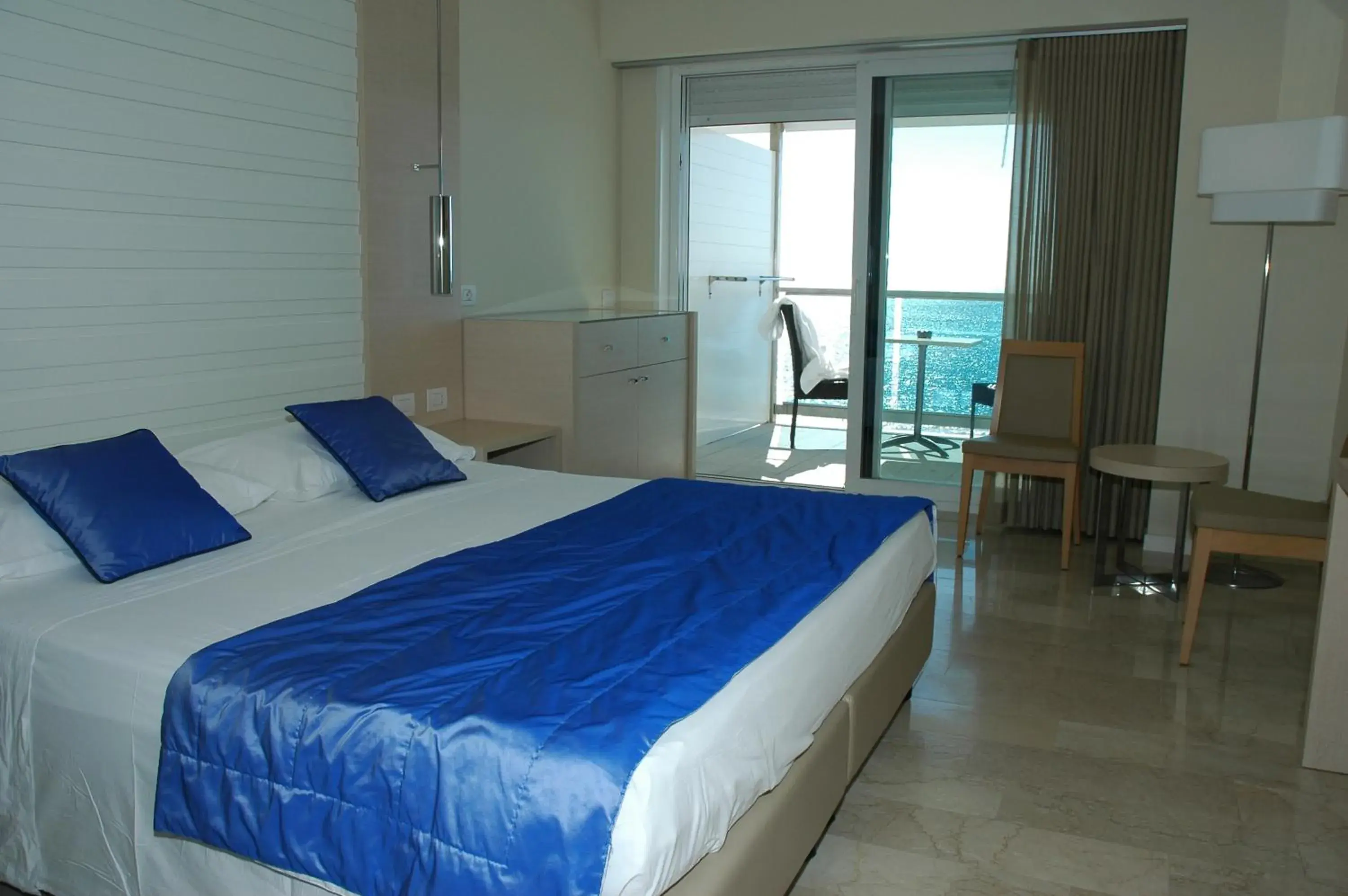 Superior Suite with Sea View in Hotel Columbus Superior Suite with Sea View in Hotel Columbus