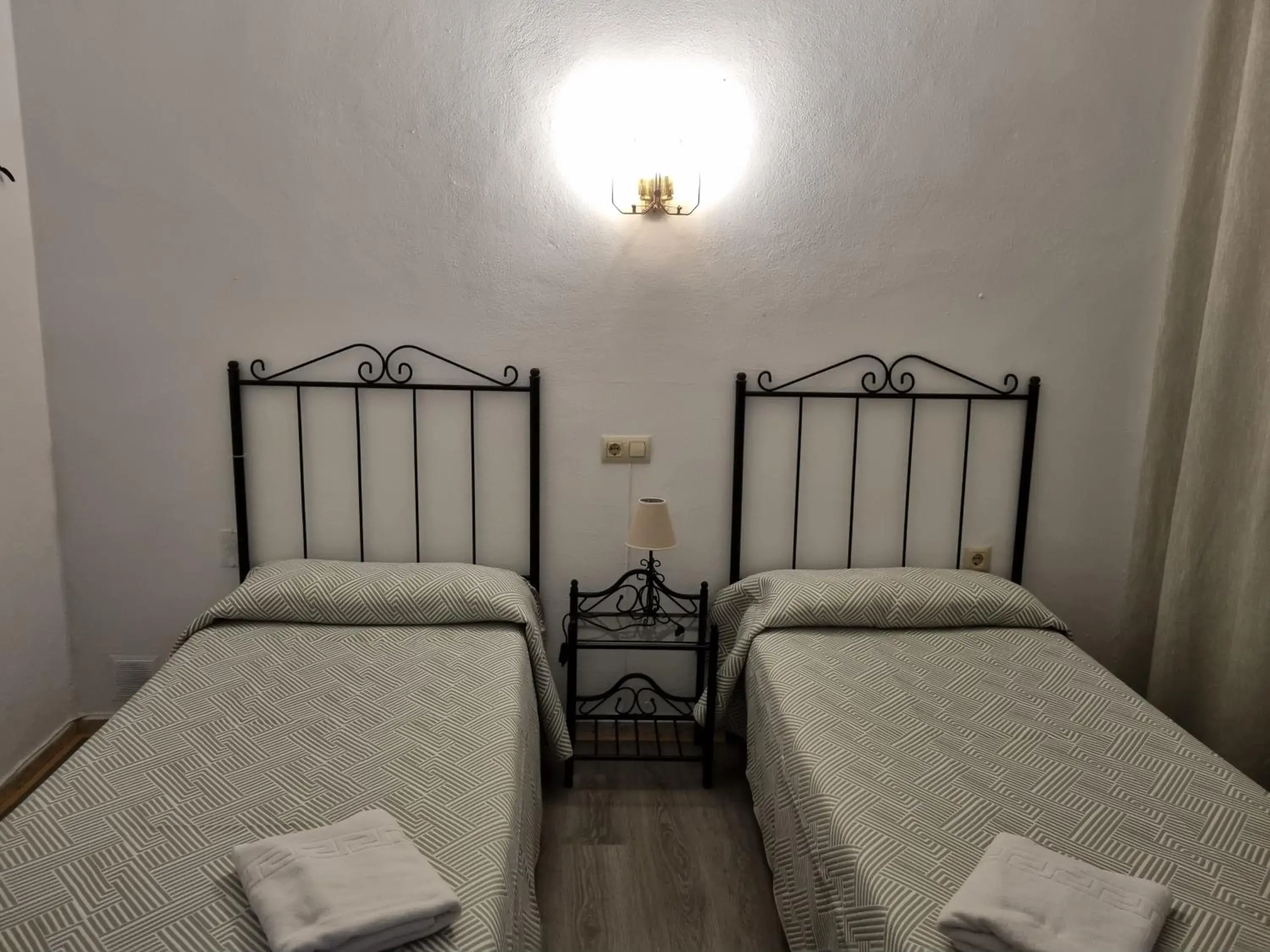 Double or Twin Room with Shared Bathroom in Pensión Javier Double or Twin Room with Shared Bathroom in Pensión Javier