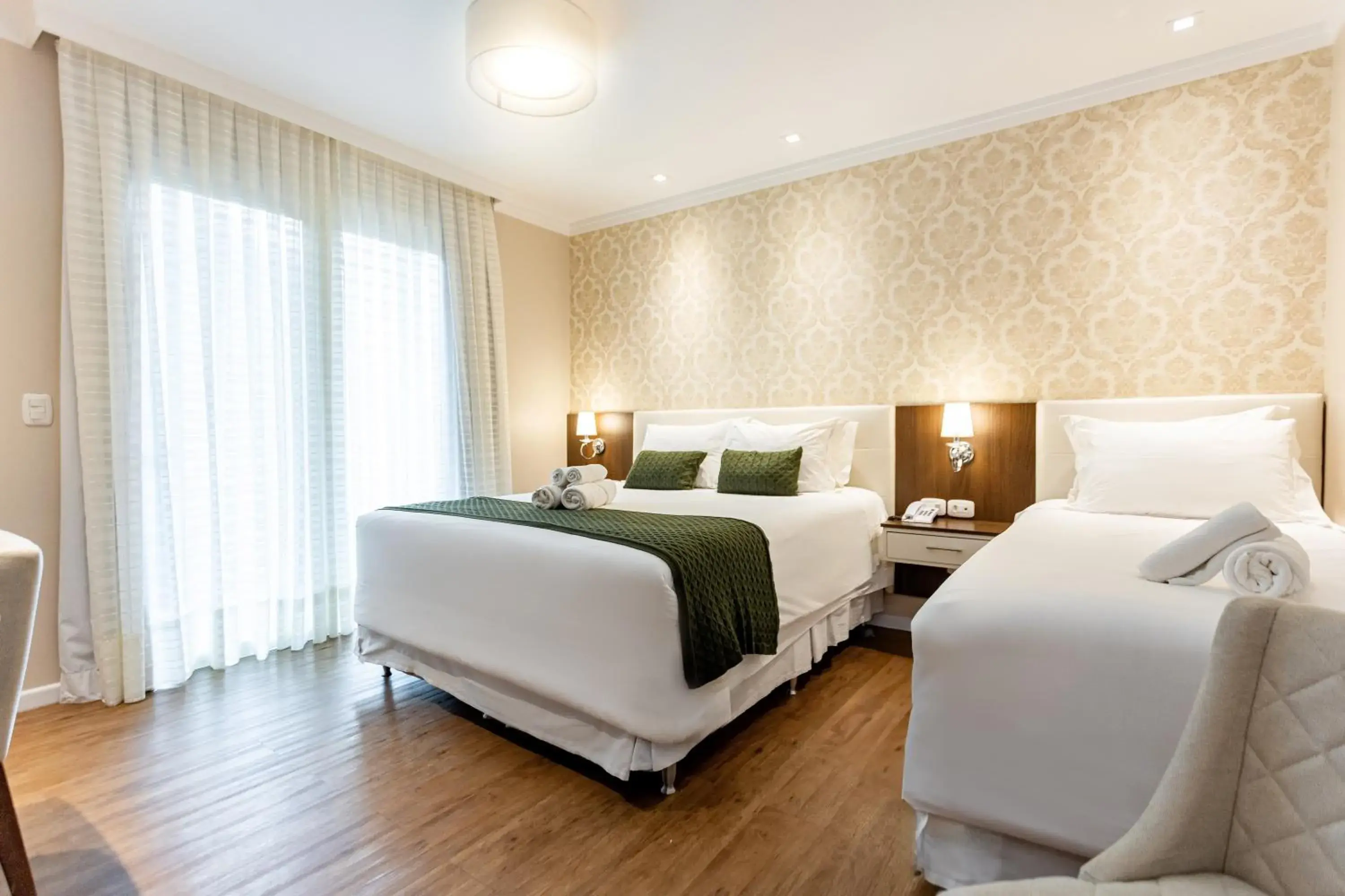 Superior Triple Room in Hotel Jardins da Colina Superior Triple Room in Hotel Jardins da Colina