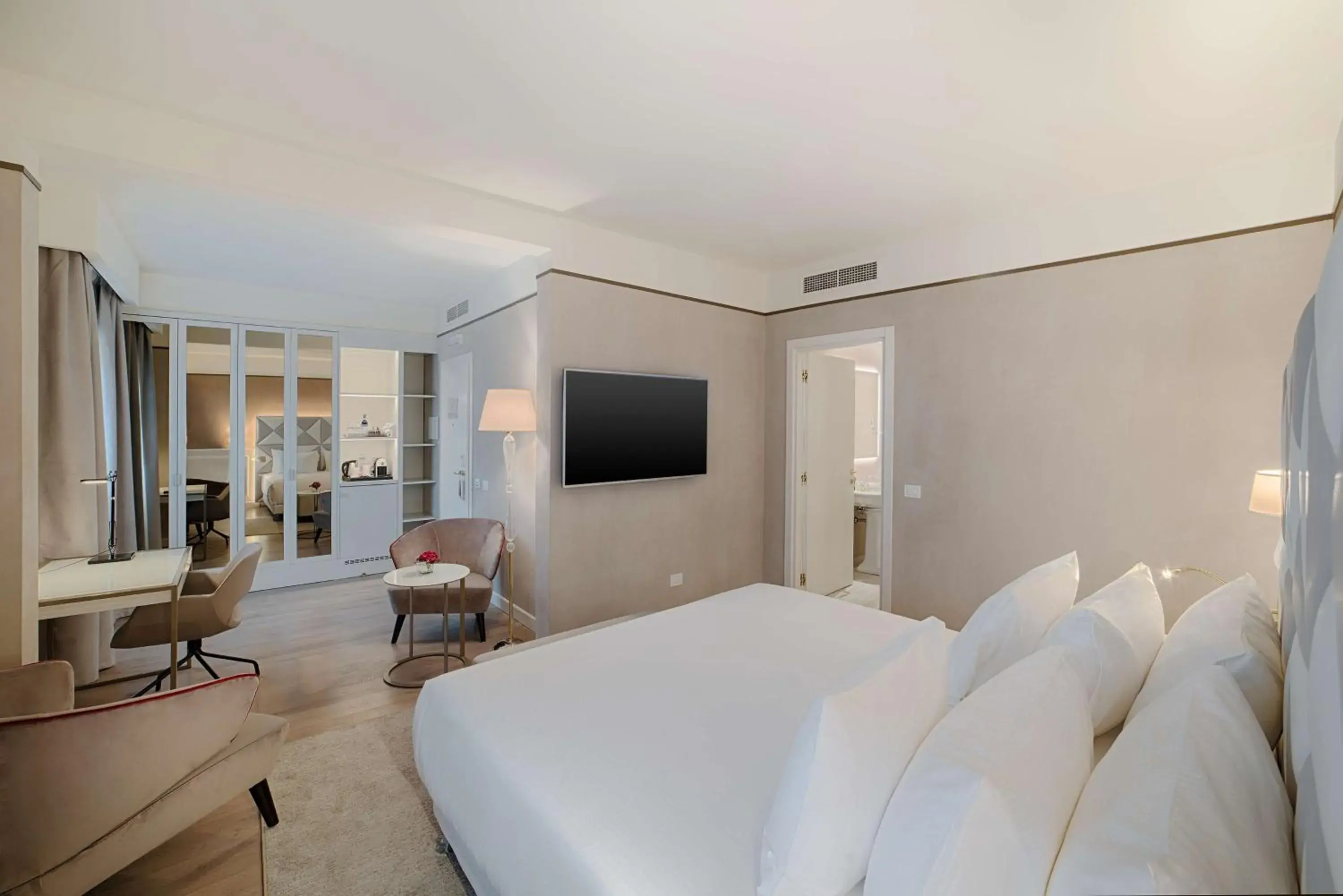 Junior Suite with Extra Bed (2 Adults + 1 Child) in NH Collection Palazzo Verona Junior Suite with Extra Bed (2 Adults + 1 Child) in NH Collection Palazzo Verona