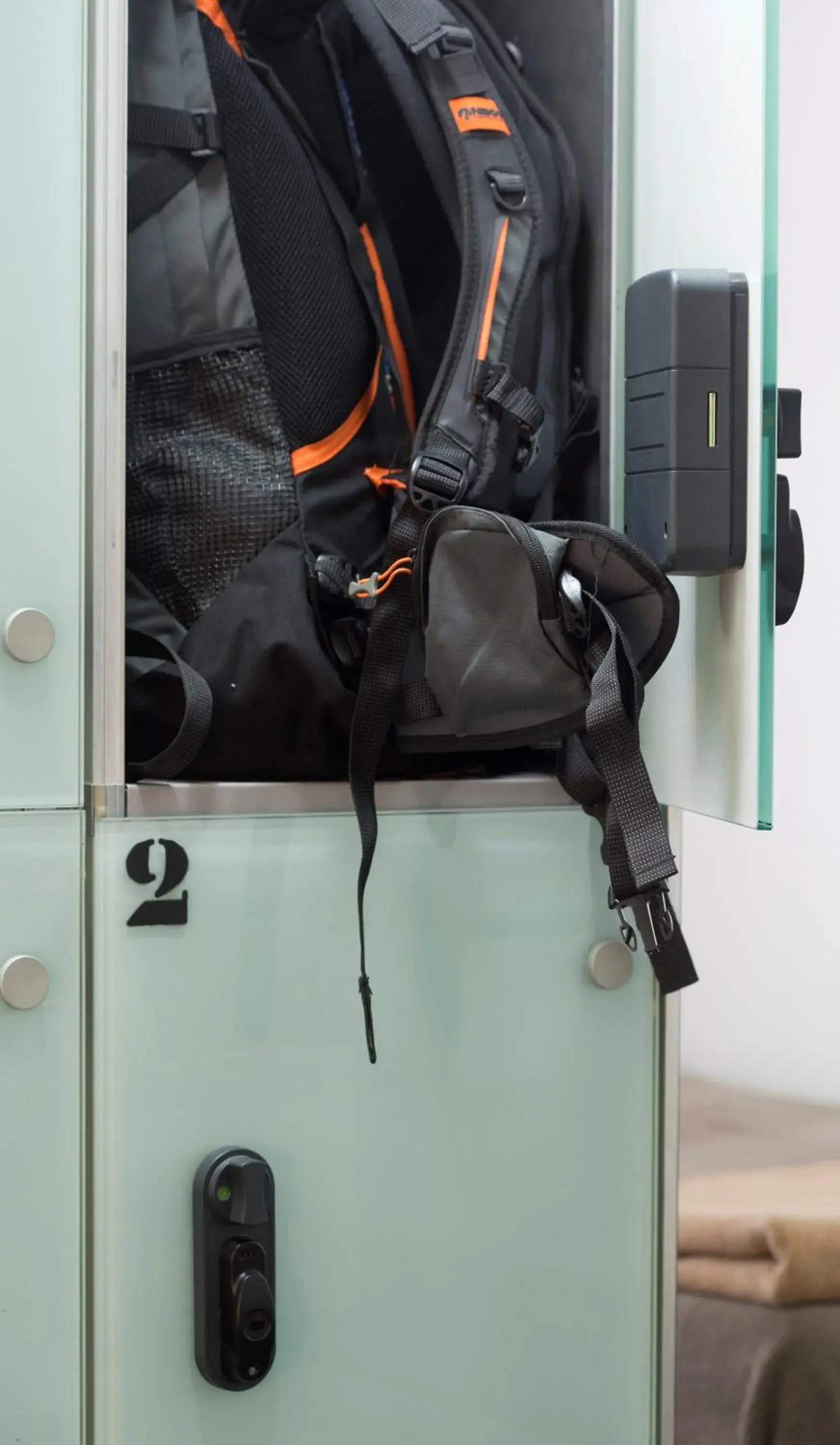 Bed in 6-Bed Mixed Dormitory Room in HelloBCN Youth Hostel Barcelona Bed in 6-Bed Mixed Dormitory Room in HelloBCN Youth Hostel Barcelona