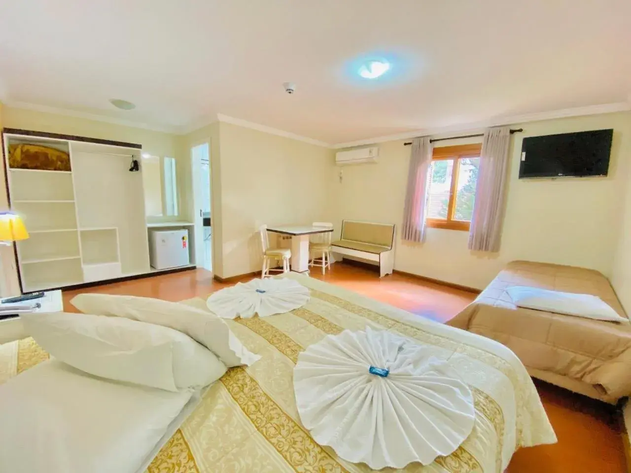 Deluxe Triple Room in Zermatt Hotel Deluxe Triple Room in Zermatt Hotel