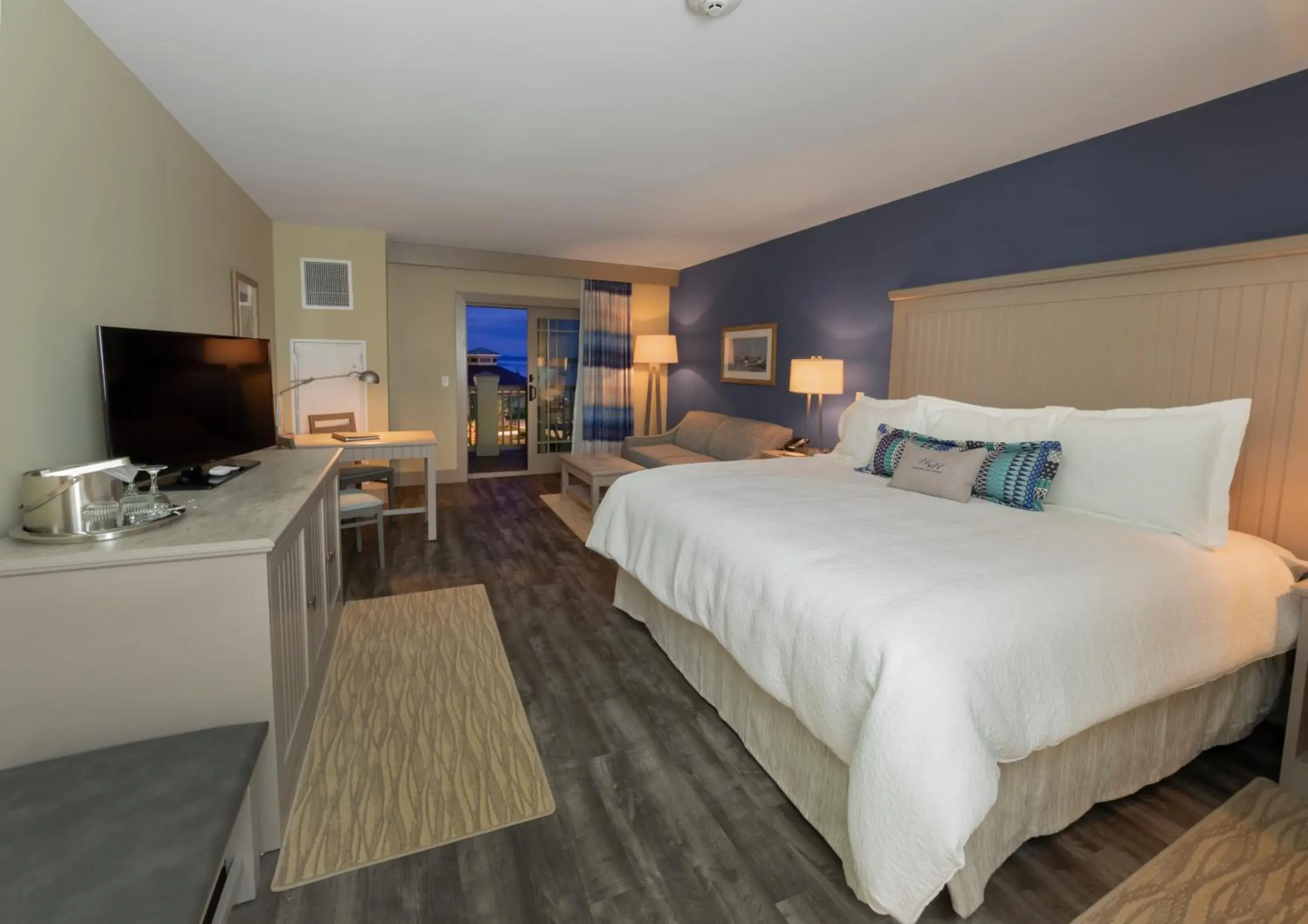 Deluxe King Room in Chautauqua Harbor Hotel - Jamestown Deluxe King Room in Chautauqua Harbor Hotel - Jamestown