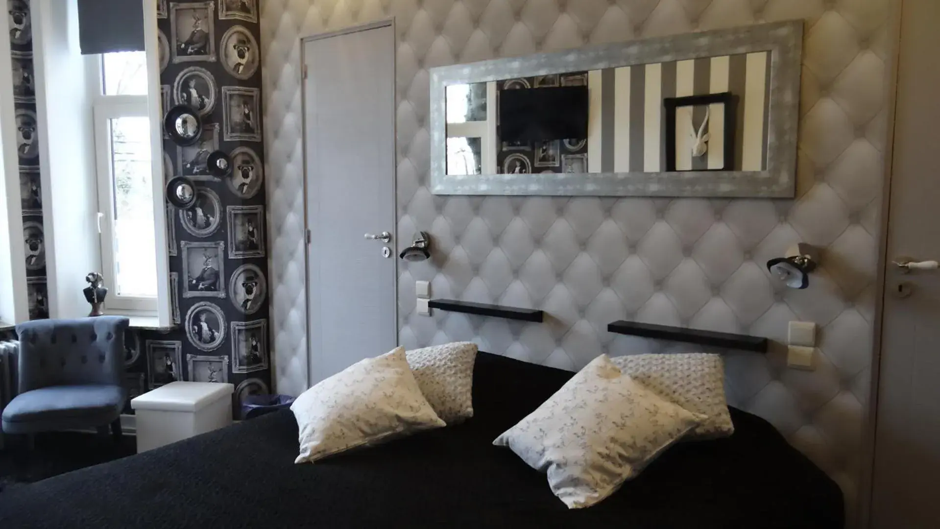 Black and White - single occupancy - Double or Twin Room with Private Bathroom in B&B Le Bonimenteur Black and White - single occupancy - Double or Twin Room with Private Bathroom in B&B Le Bonimenteur