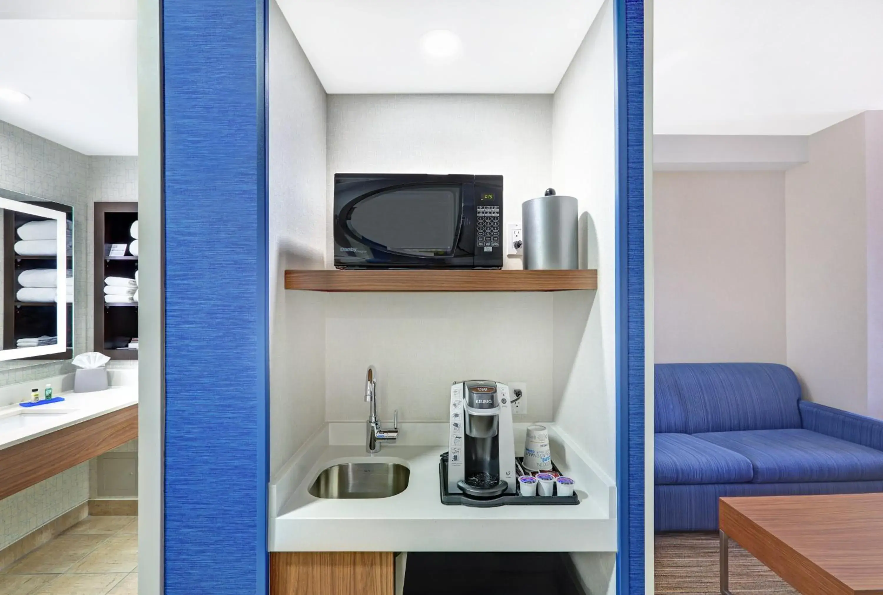 King Suite with Spa Bath in Holiday Inn Express & Suites - Woodstock, ON CANADA King Suite with Spa Bath in Holiday Inn Express & Suites - Woodstock, ON CANADA