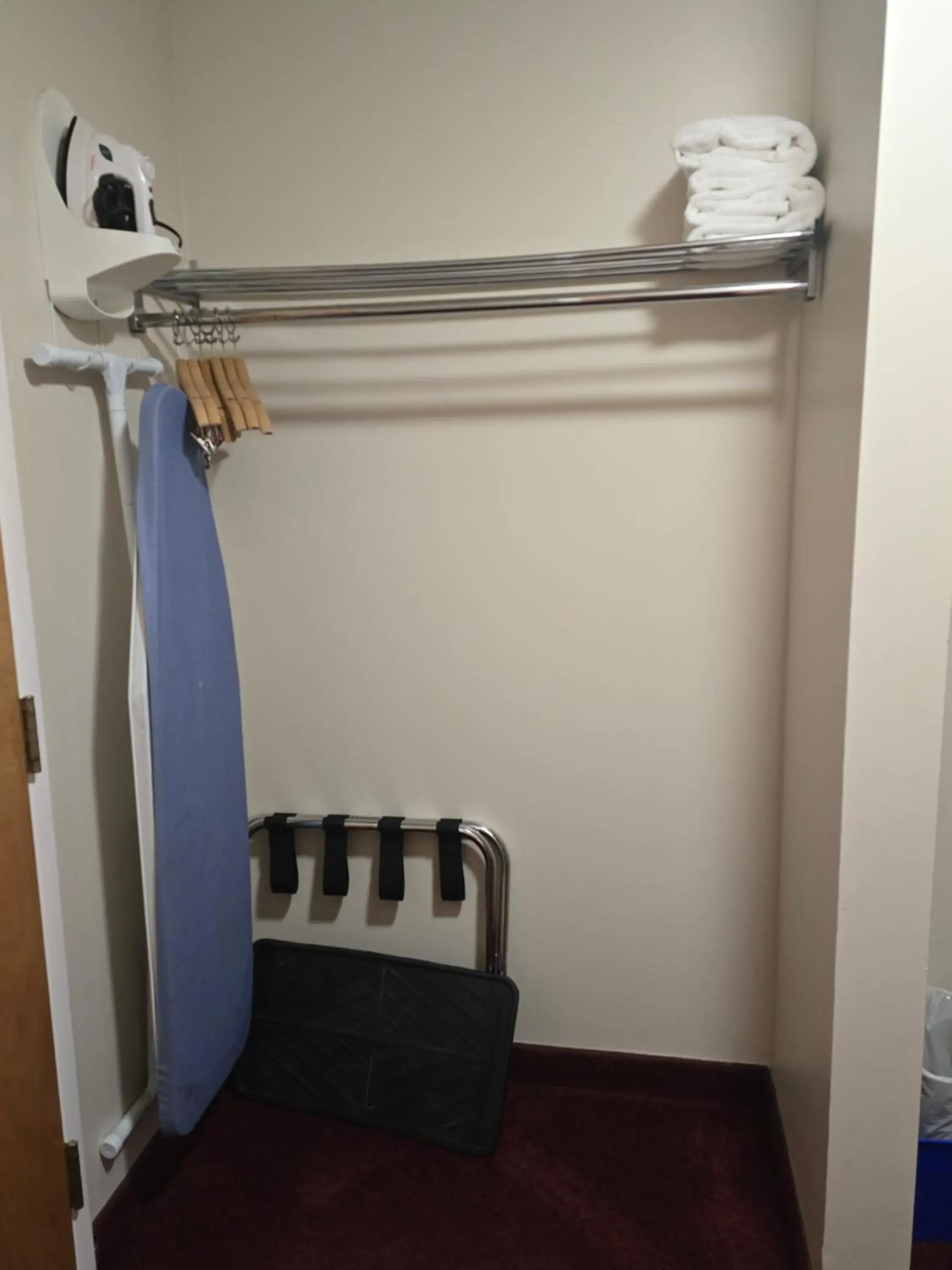 Queen Room with Two Queen Beds - Hallway Pool Access/Non-Smoking in Travelodge by Wyndham Port Elgin Queen Room with Two Queen Beds - Hallway Pool Access/Non-Smoking in Travelodge by Wyndham Port Elgin