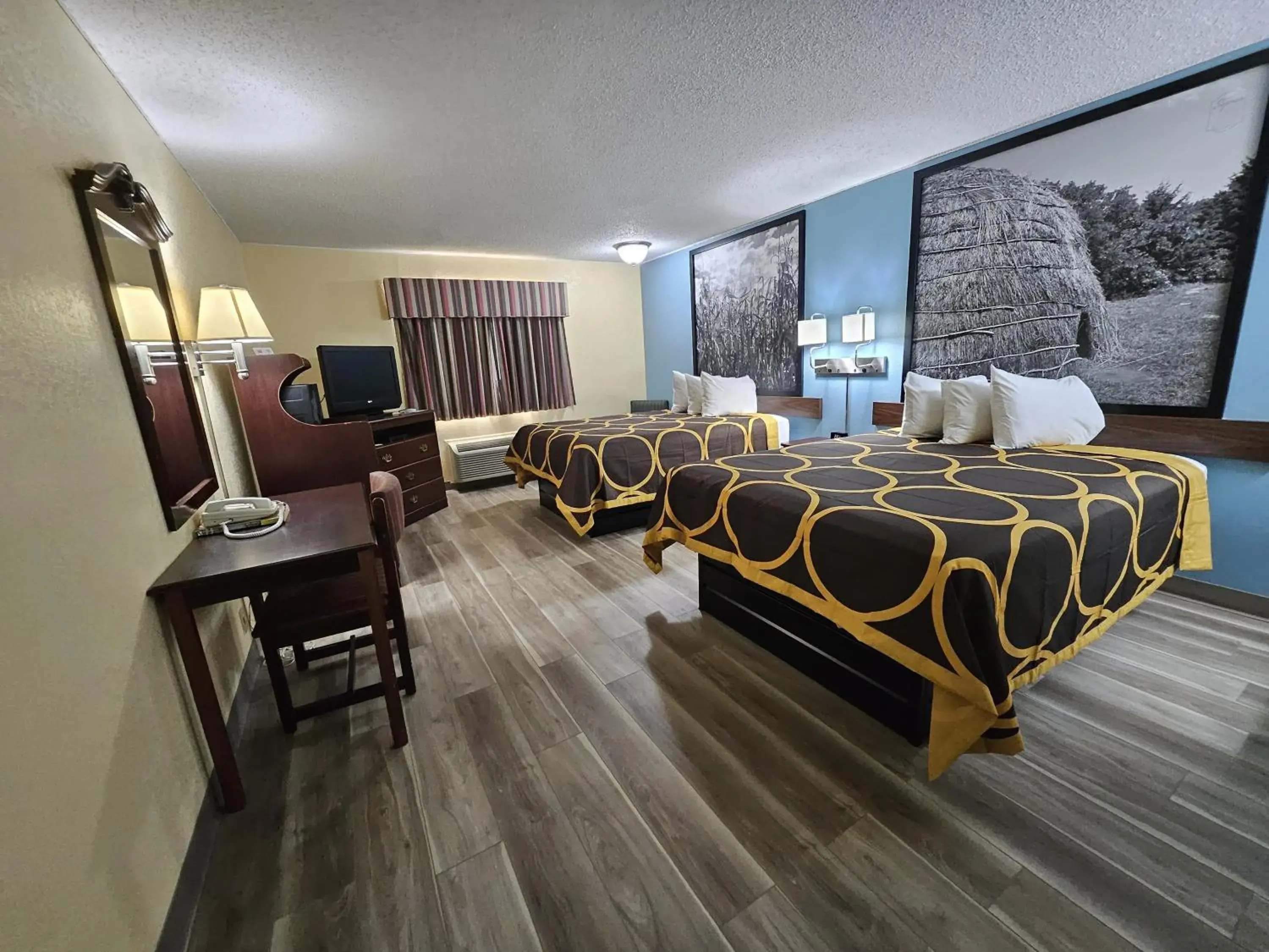 Queen Room with Two Queen Beds - Non-Smoking in Super 8 by Wyndham Clinton Queen Room with Two Queen Beds - Non-Smoking in Super 8 by Wyndham Clinton