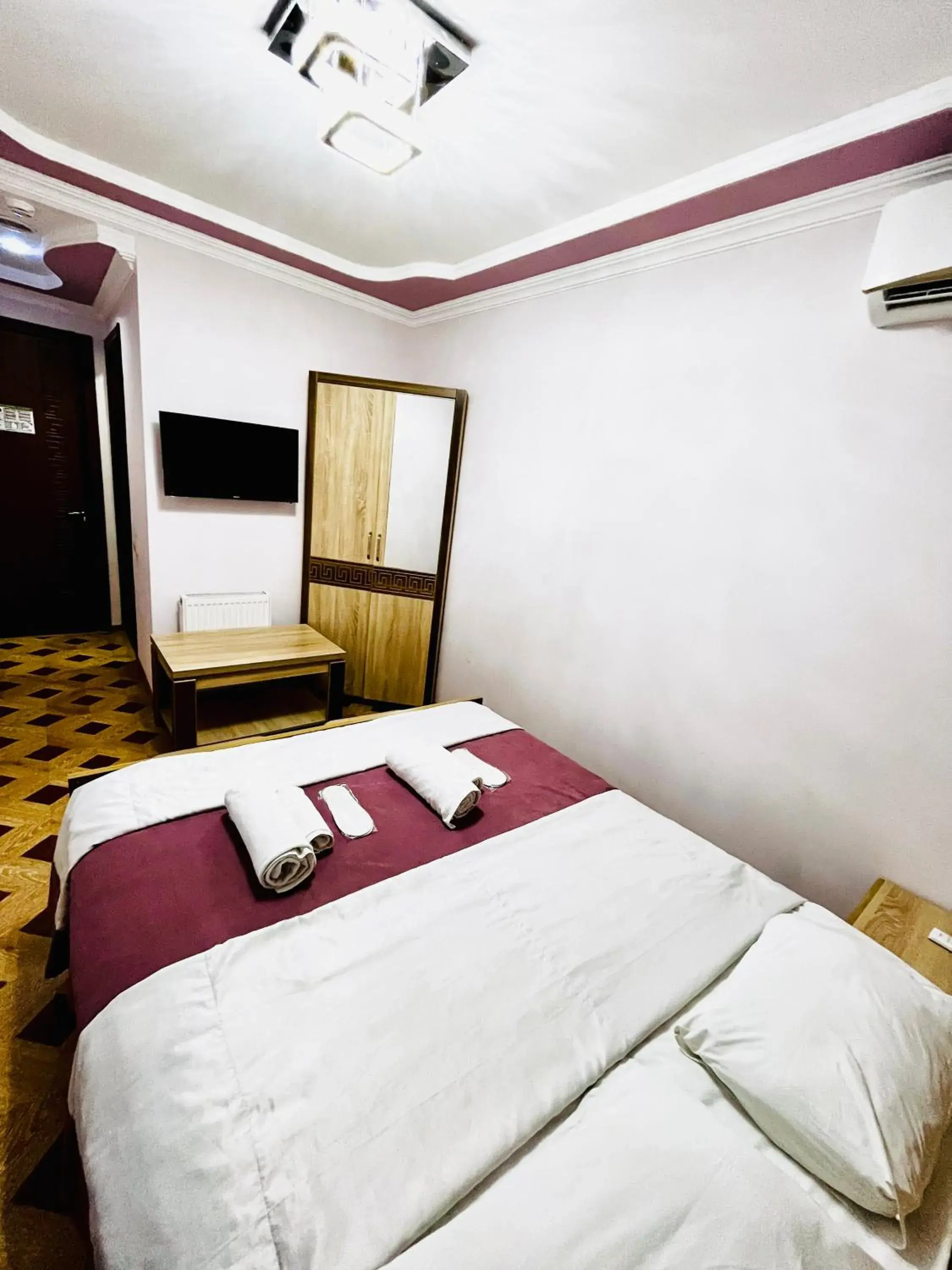 Small Double Room in Georgian Palace Hotel Small Double Room in Georgian Palace Hotel