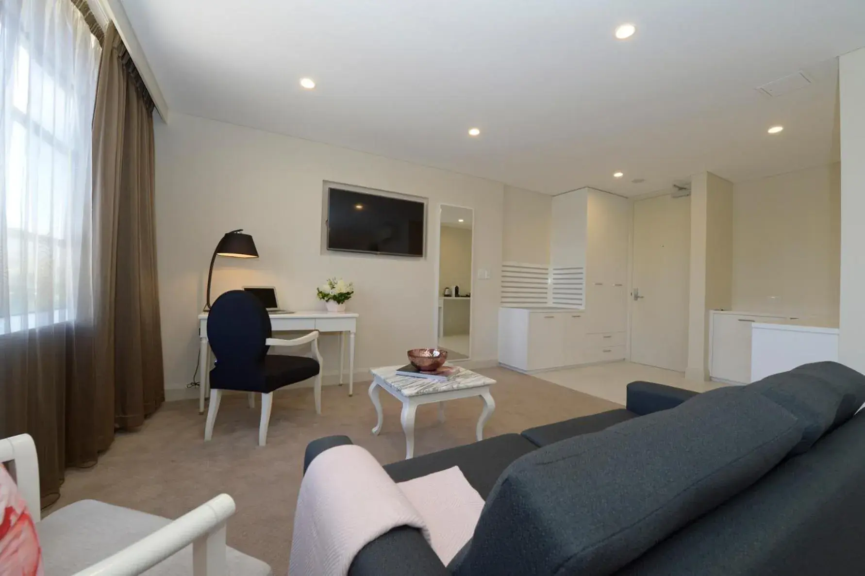 Suite with Sauna in Canberra Rex Hotel Suite with Sauna in Canberra Rex Hotel