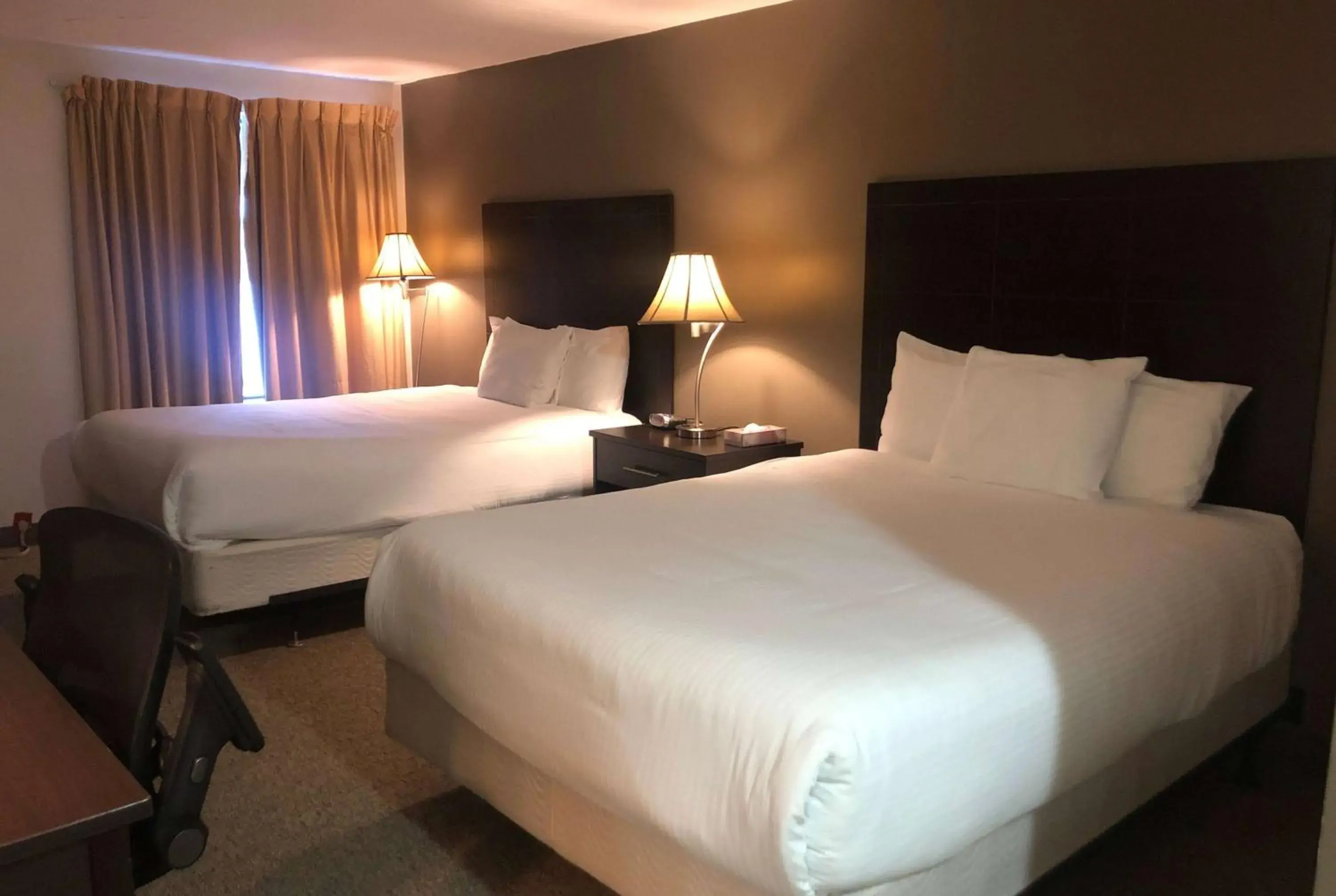 Queen Room with Two Queen Beds - Mobility Access/Non-Smoking in Ramada by Wyndham Lindsay Queen Room with Two Queen Beds - Mobility Access/Non-Smoking in Ramada by Wyndham Lindsay