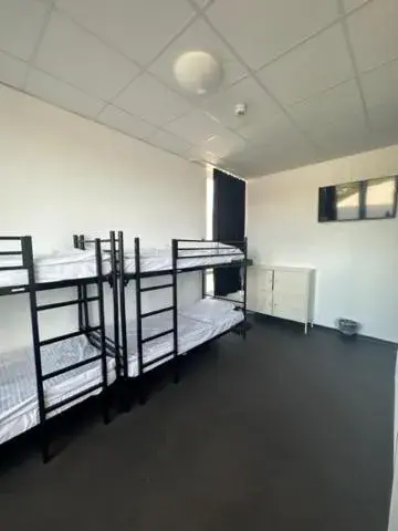 Family Room with Shower in Arena Hostel & Monteurzimmer Family Room with Shower in Arena Hostel & Monteurzimmer