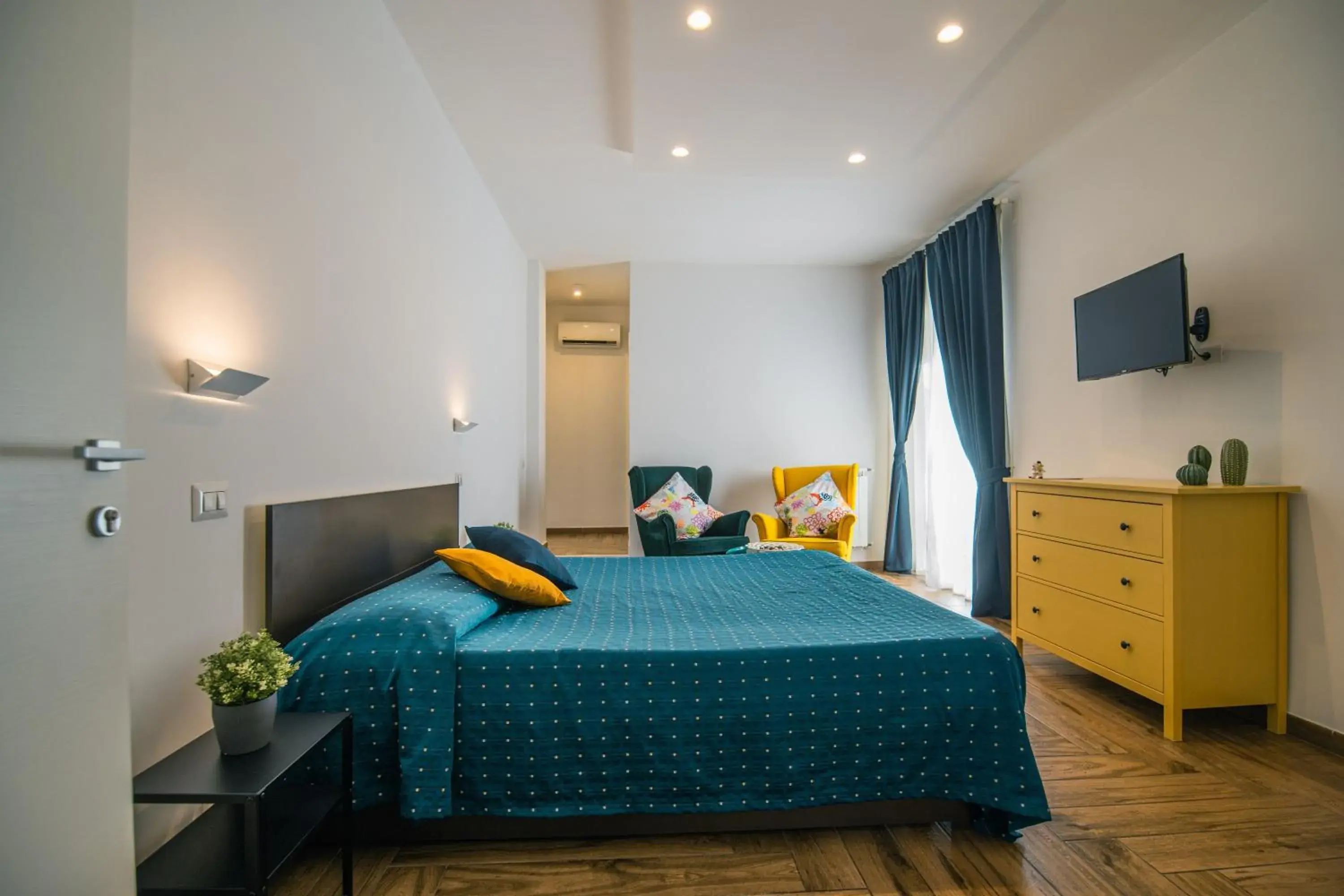 Deluxe Quadruple Room in HUB FERROVIARIO - 12 Posti Letto per il Tuo Gruppo a Napoli con Wifi e Netflix Deluxe Quadruple Room in HUB FERROVIARIO - 12 Posti Letto per il Tuo Gruppo a Napoli con Wifi e Netflix