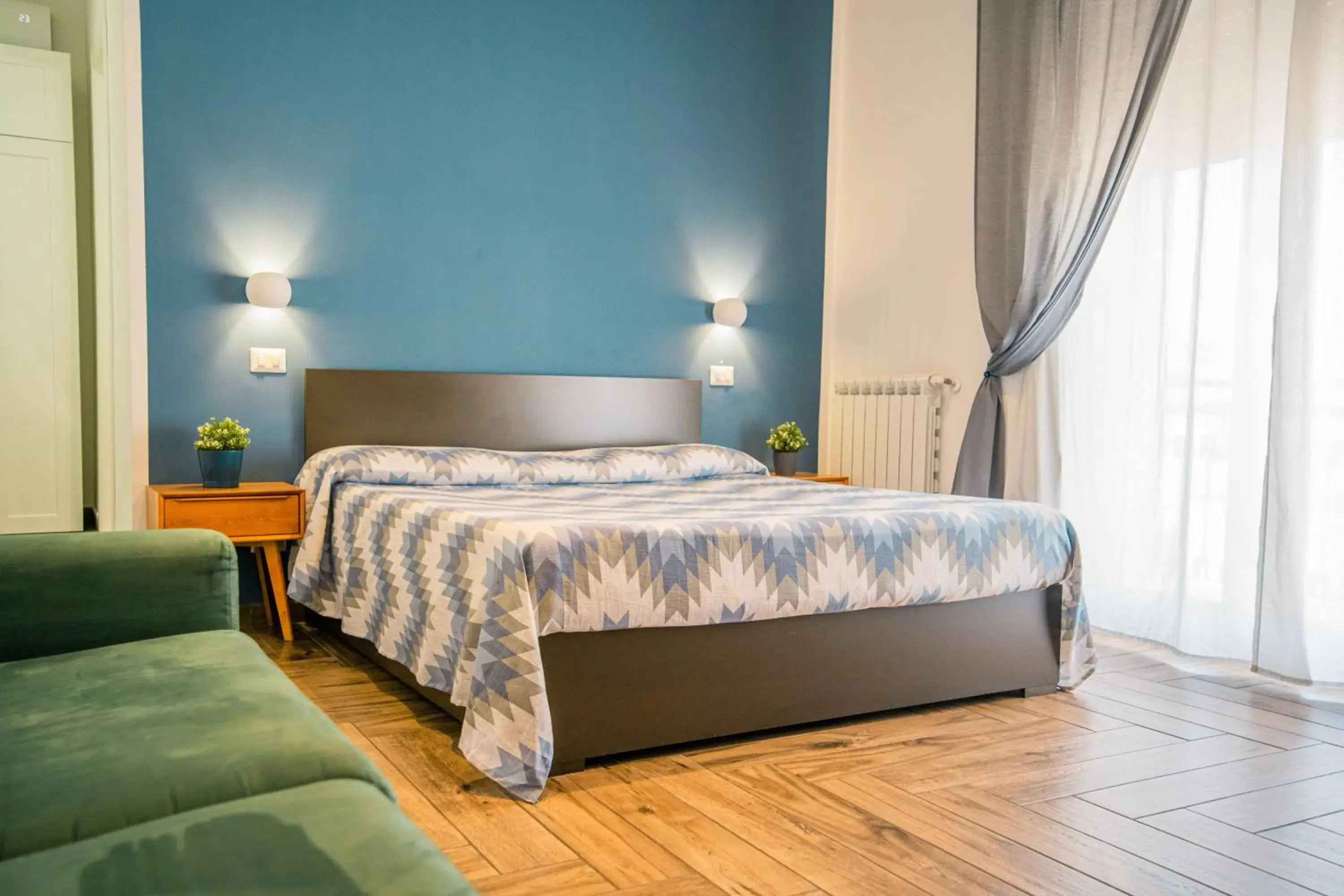 King Room with Balcony in HUB FERROVIARIO - 12 Posti Letto per il Tuo Gruppo a Napoli con Wifi e Netflix King Room with Balcony in HUB FERROVIARIO - 12 Posti Letto per il Tuo Gruppo a Napoli con Wifi e Netflix