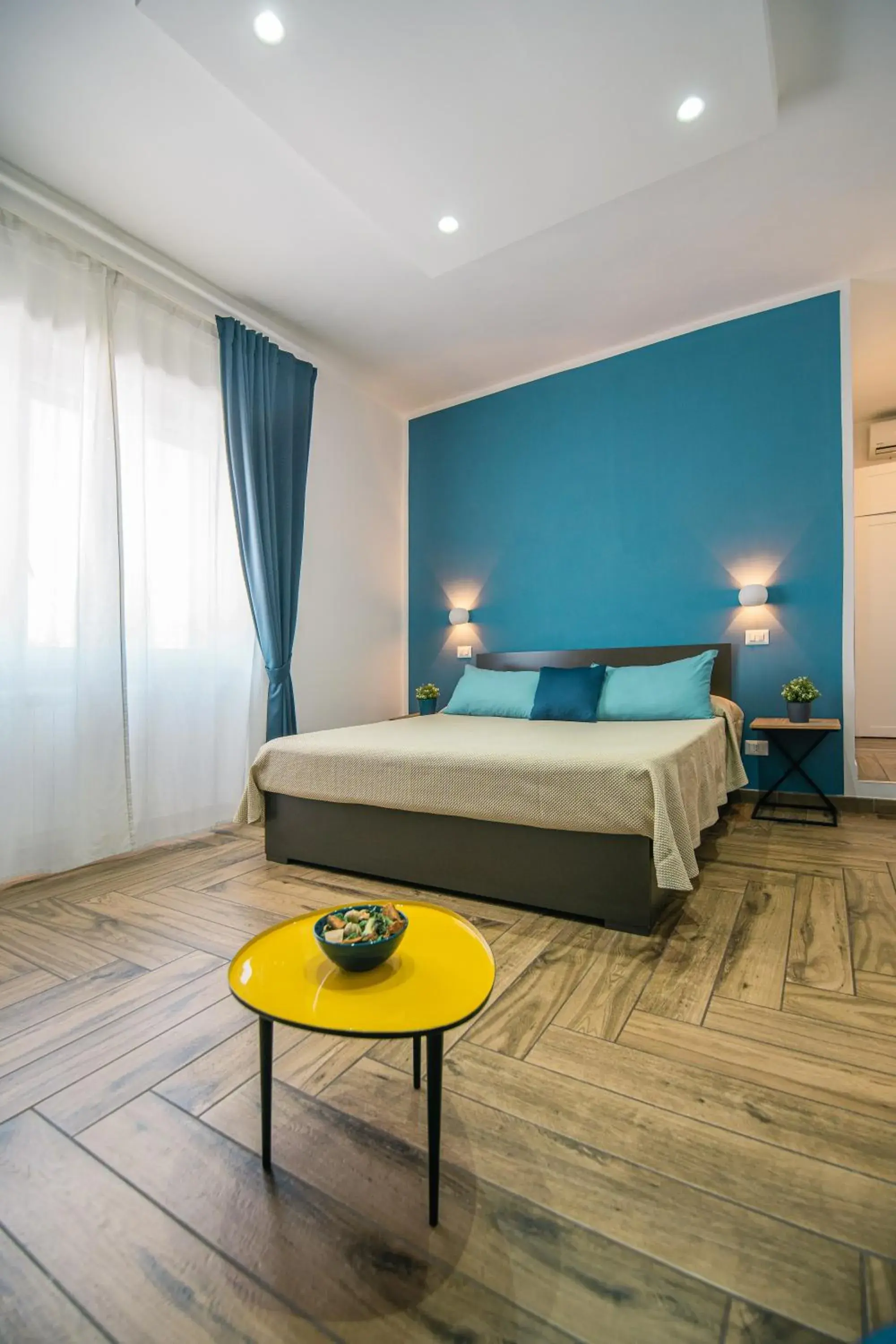 Family Room in HUB FERROVIARIO - 12 Posti Letto per il Tuo Gruppo a Napoli con Wifi e Netflix Family Room in HUB FERROVIARIO - 12 Posti Letto per il Tuo Gruppo a Napoli con Wifi e Netflix