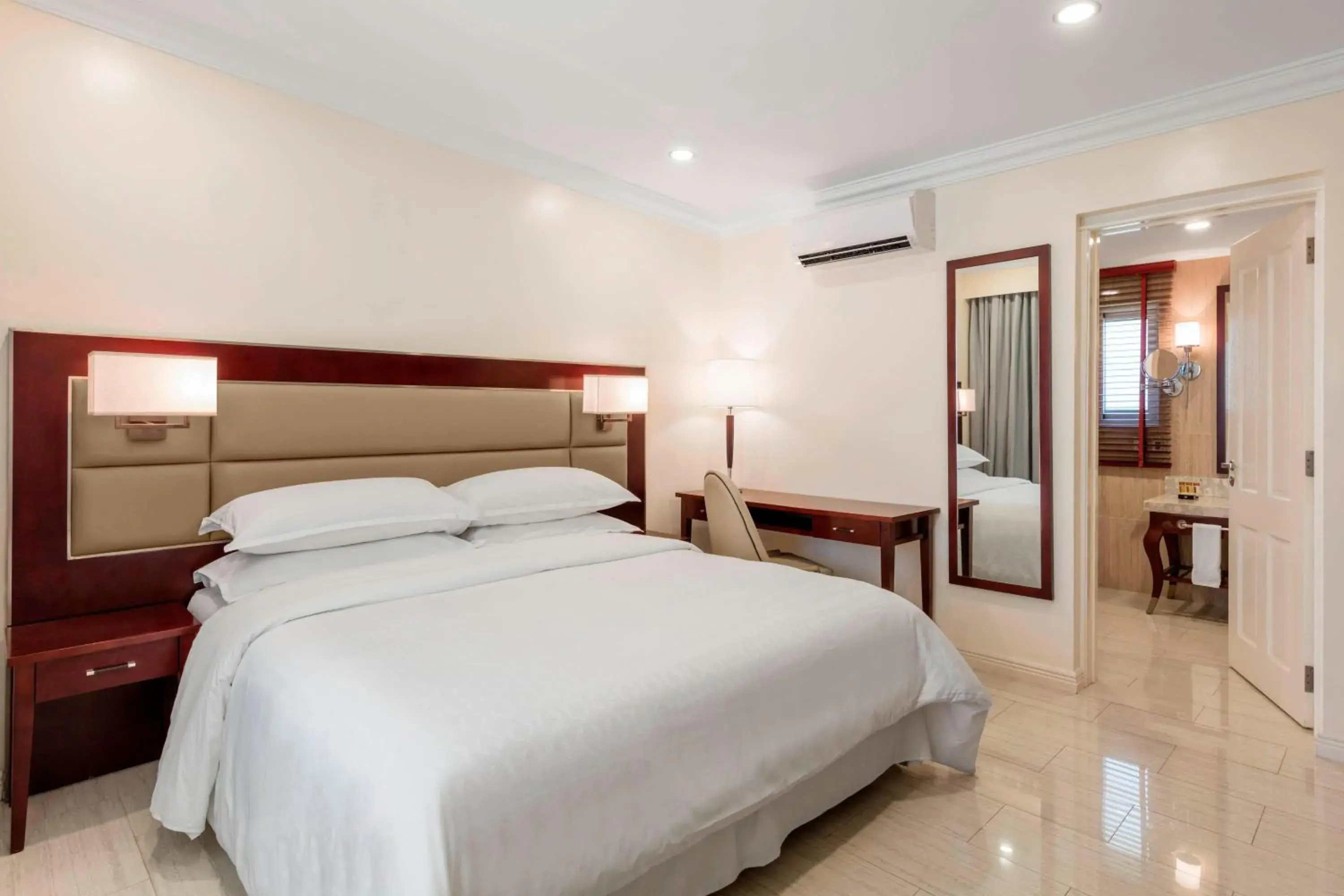 One King Room with Pool View in Sheraton Samoa Aggie Grey's Hotel & Bungalows One King Room with Pool View in Sheraton Samoa Aggie Grey's Hotel & Bungalows