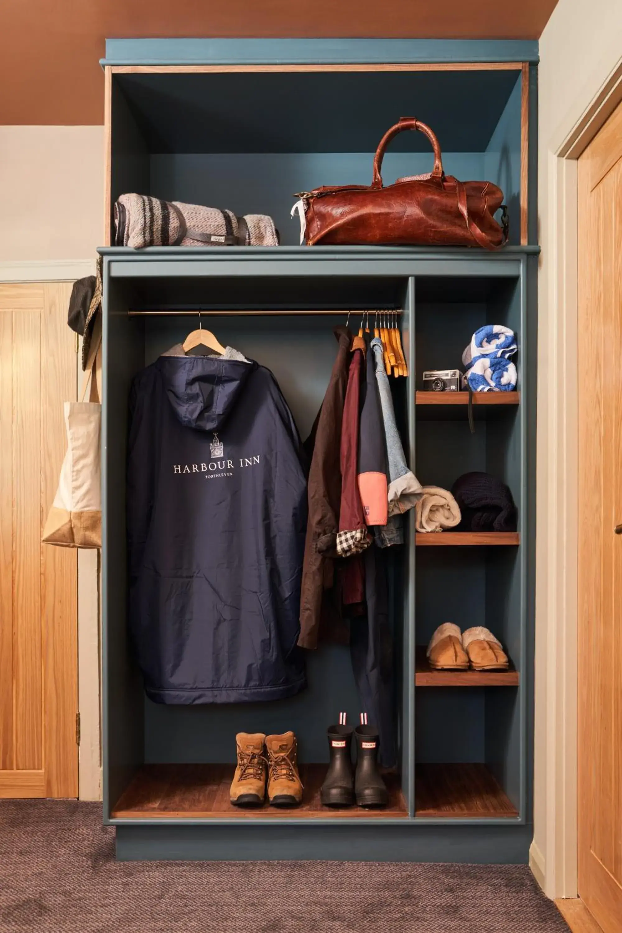 Deluxe Double Room with Side Sea View in Harbour Inn Deluxe Double Room with Side Sea View in Harbour Inn