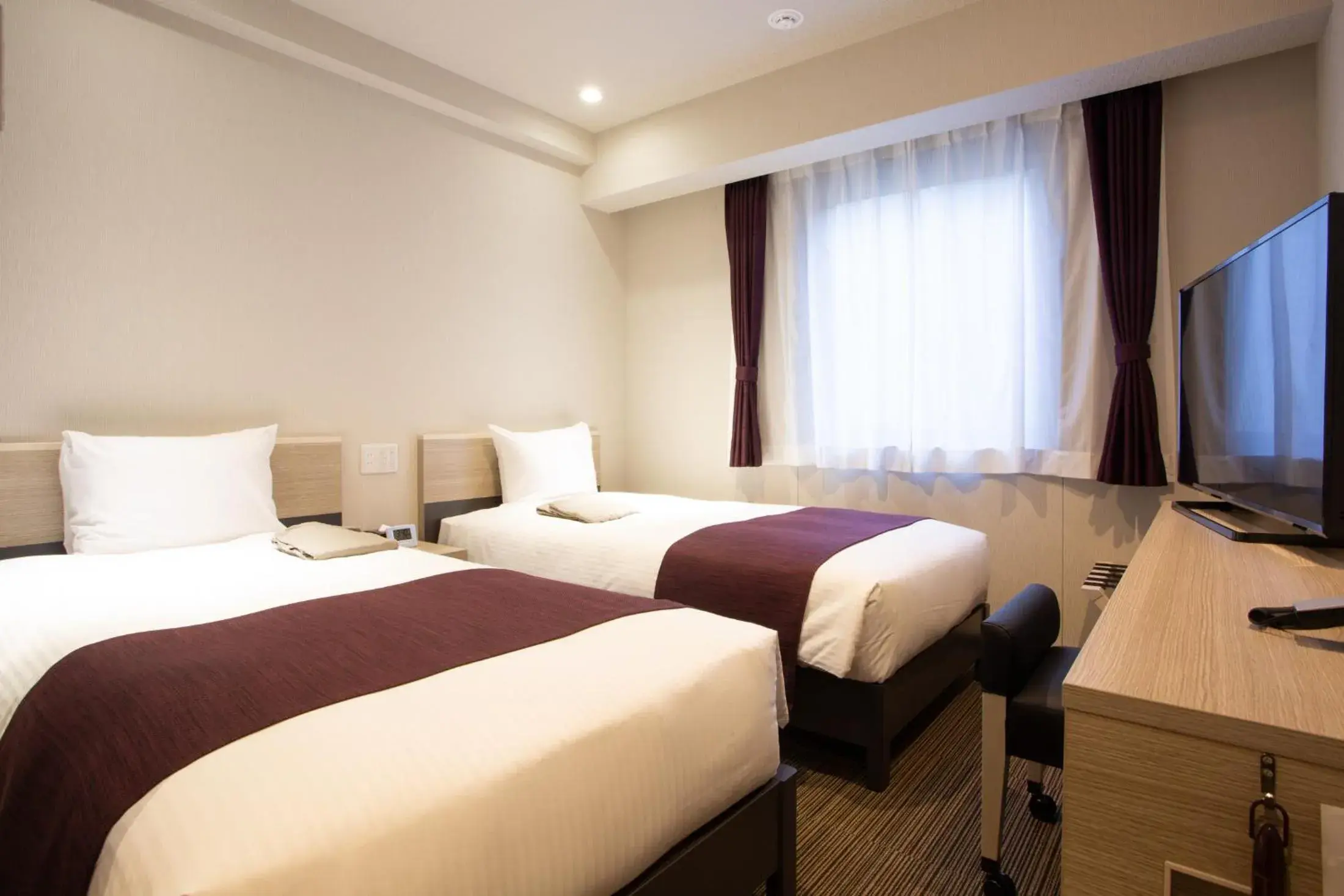 Economy Twin Room - Non-Smoking in Kuretake Inn Osaka Midousuji Hommachi Economy Twin Room - Non-Smoking in Kuretake Inn Osaka Midousuji Hommachi