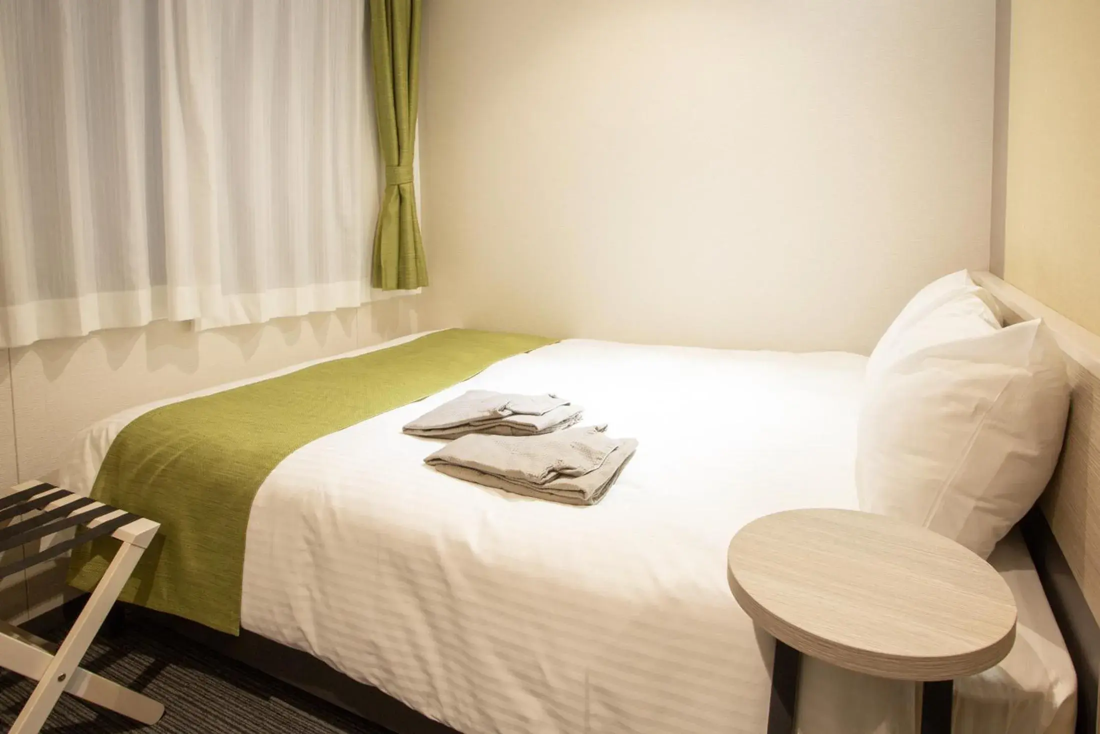 Double Room with Small Double Bed - single occupancy - Non-Smoking in Kuretake Inn Osaka Midousuji Hommachi Double Room with Small Double Bed - single occupancy - Non-Smoking in Kuretake Inn Osaka Midousuji Hommachi