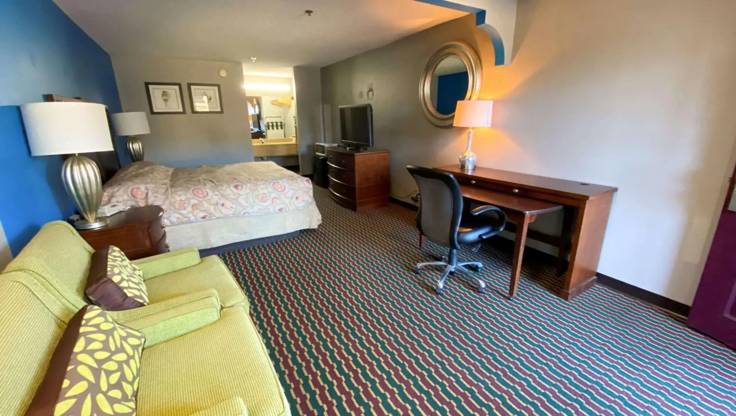 Standard King Room in Magnuson Hotel Marietta Standard King Room in Magnuson Hotel Marietta