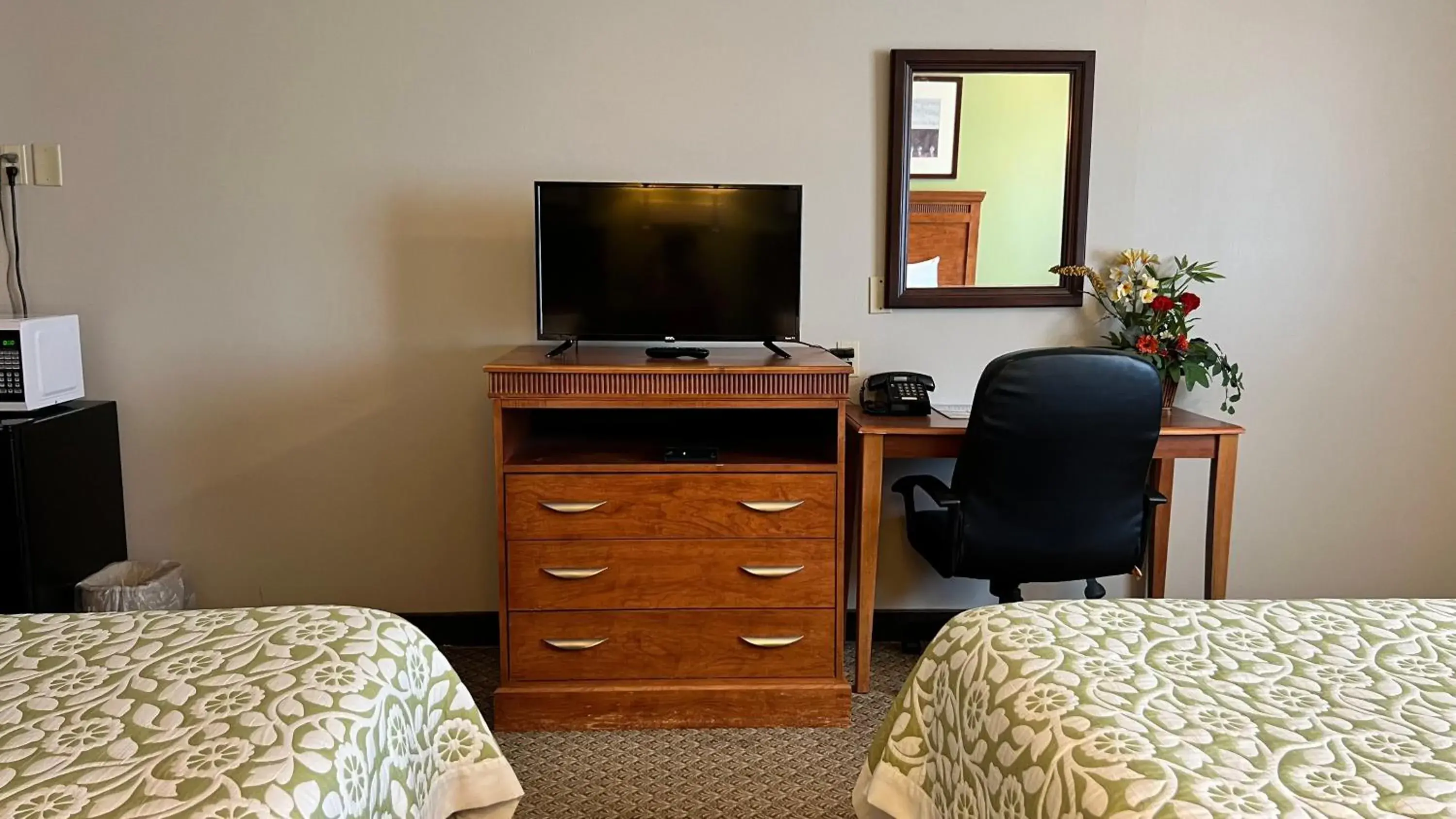 Deluxe Double Room (2 Adults + 1 Child) in Capri Motel Deluxe Double Room (2 Adults + 1 Child) in Capri Motel