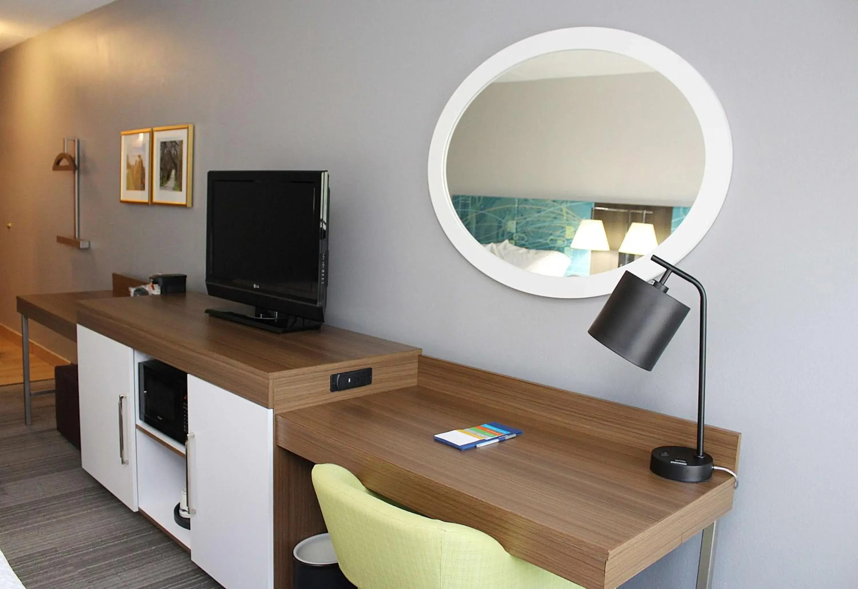 King Room with King Bed - Non-Smoking in Hampton Inn Richmond KY King Room with King Bed - Non-Smoking in Hampton Inn Richmond KY