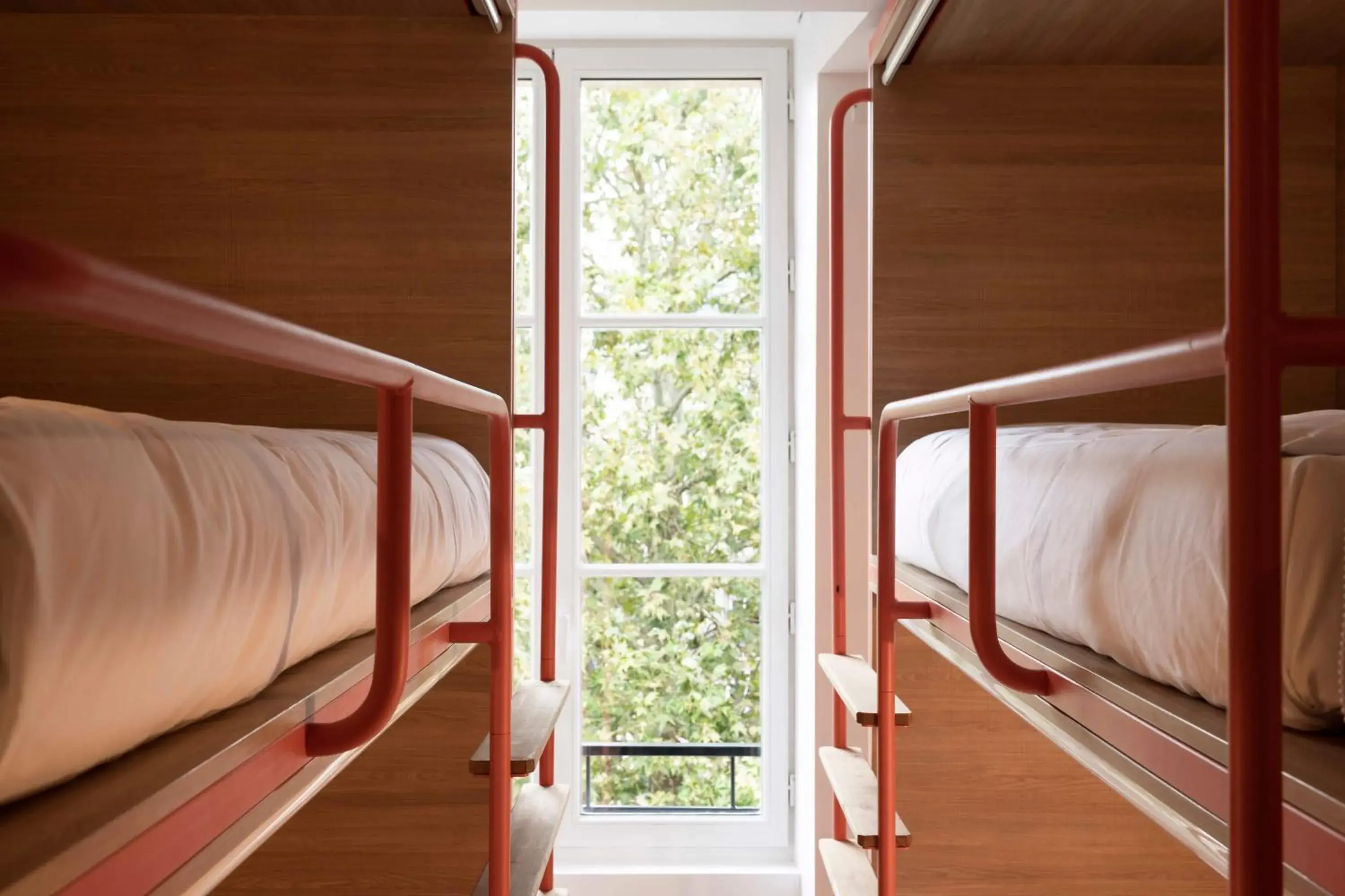 Bed in 6-Bed Mixed Dormitory Room in CENTRAL Hostel Bordeaux Centre Bed in 6-Bed Mixed Dormitory Room in CENTRAL Hostel Bordeaux Centre