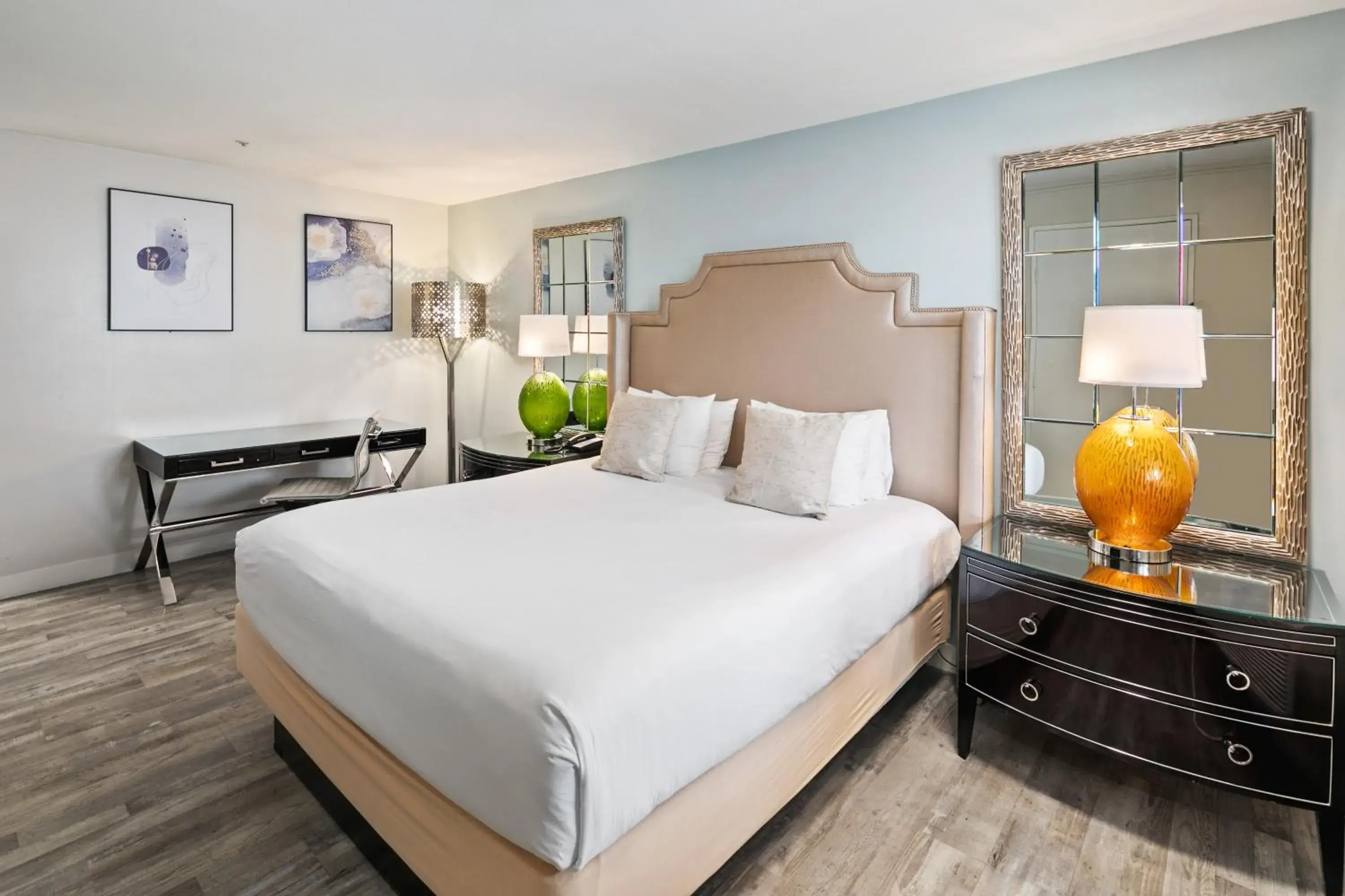 King Room - Disability Access in Art Hotel Laguna Beach King Room - Disability Access in Art Hotel Laguna Beach