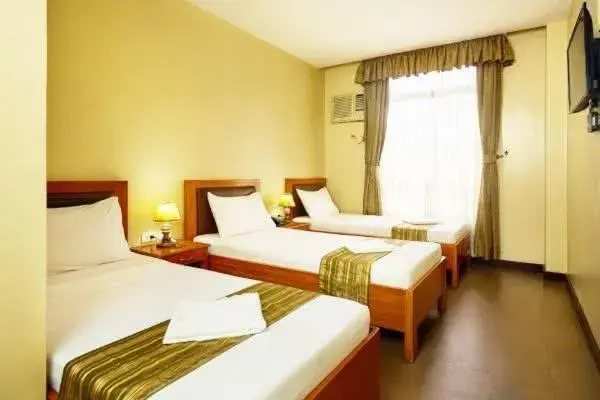 Standard Triple Room in Fuente Oro Business Suites Cebu Standard Triple Room in Fuente Oro Business Suites Cebu