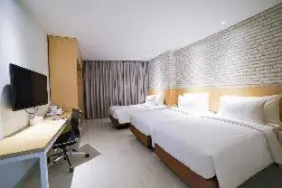 Deluxe Triple Room in PALM PARK Hotel Surabaya Deluxe Triple Room in PALM PARK Hotel Surabaya