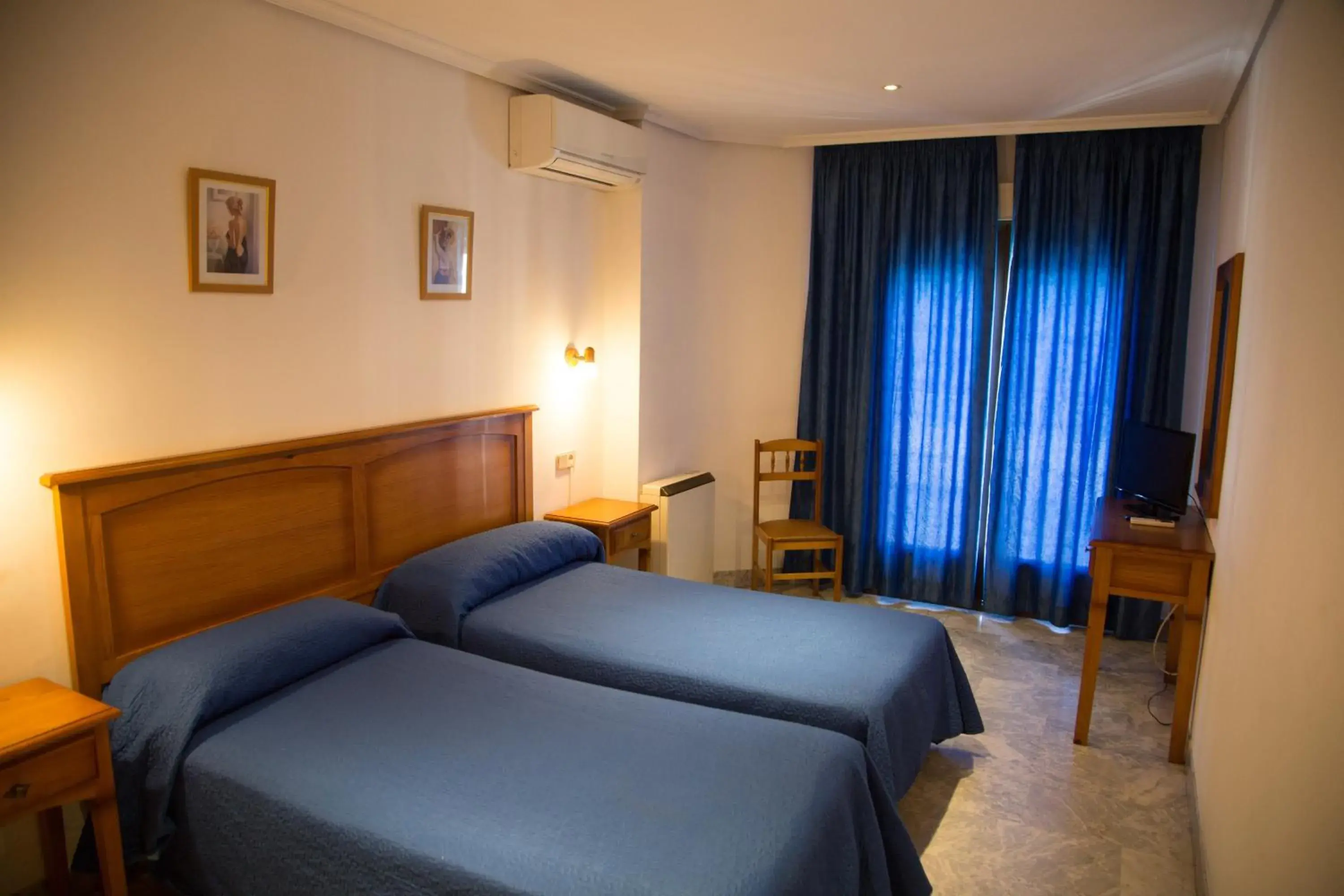 Double or Twin Room - single occupancy in Hostal Acuario Double or Twin Room - single occupancy in Hostal Acuario