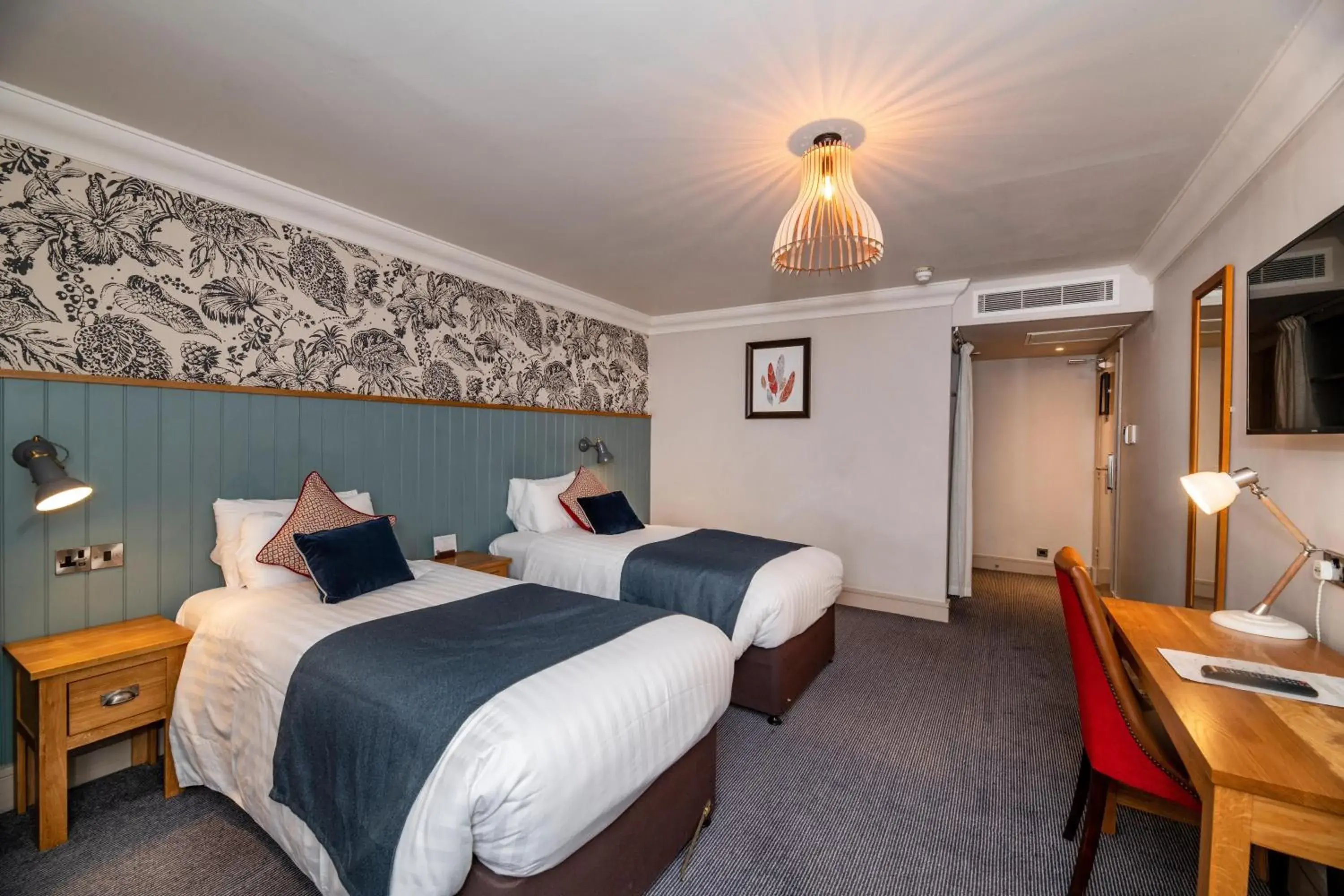 Twin Room in Greswolde Arms by Chef & Brewer Collection Twin Room in Greswolde Arms by Chef & Brewer Collection