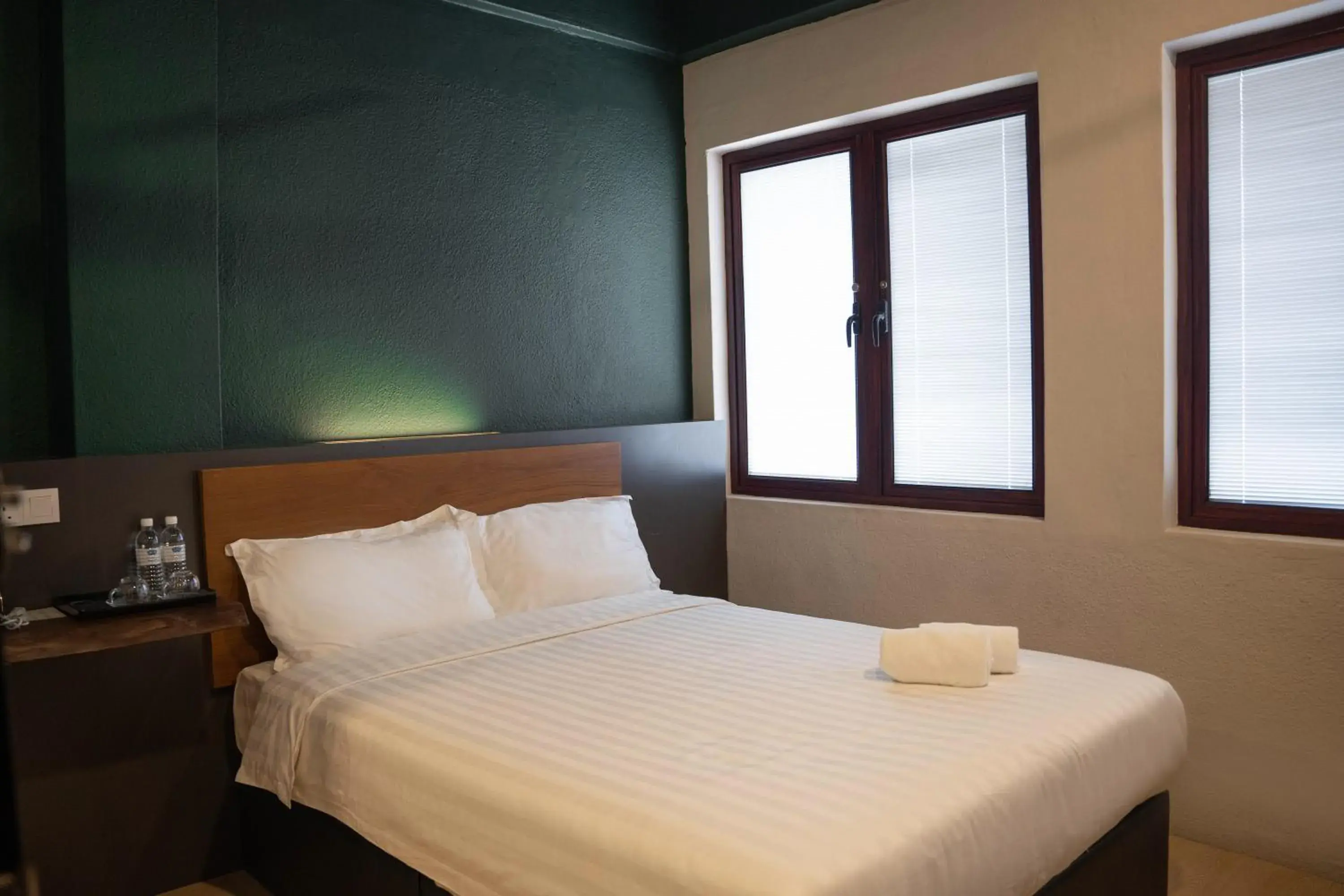 Standard Queen Room in Room V Jalan Sultanah Near Bus Stop Batu Pahat Standard Queen Room in Room V Jalan Sultanah Near Bus Stop Batu Pahat