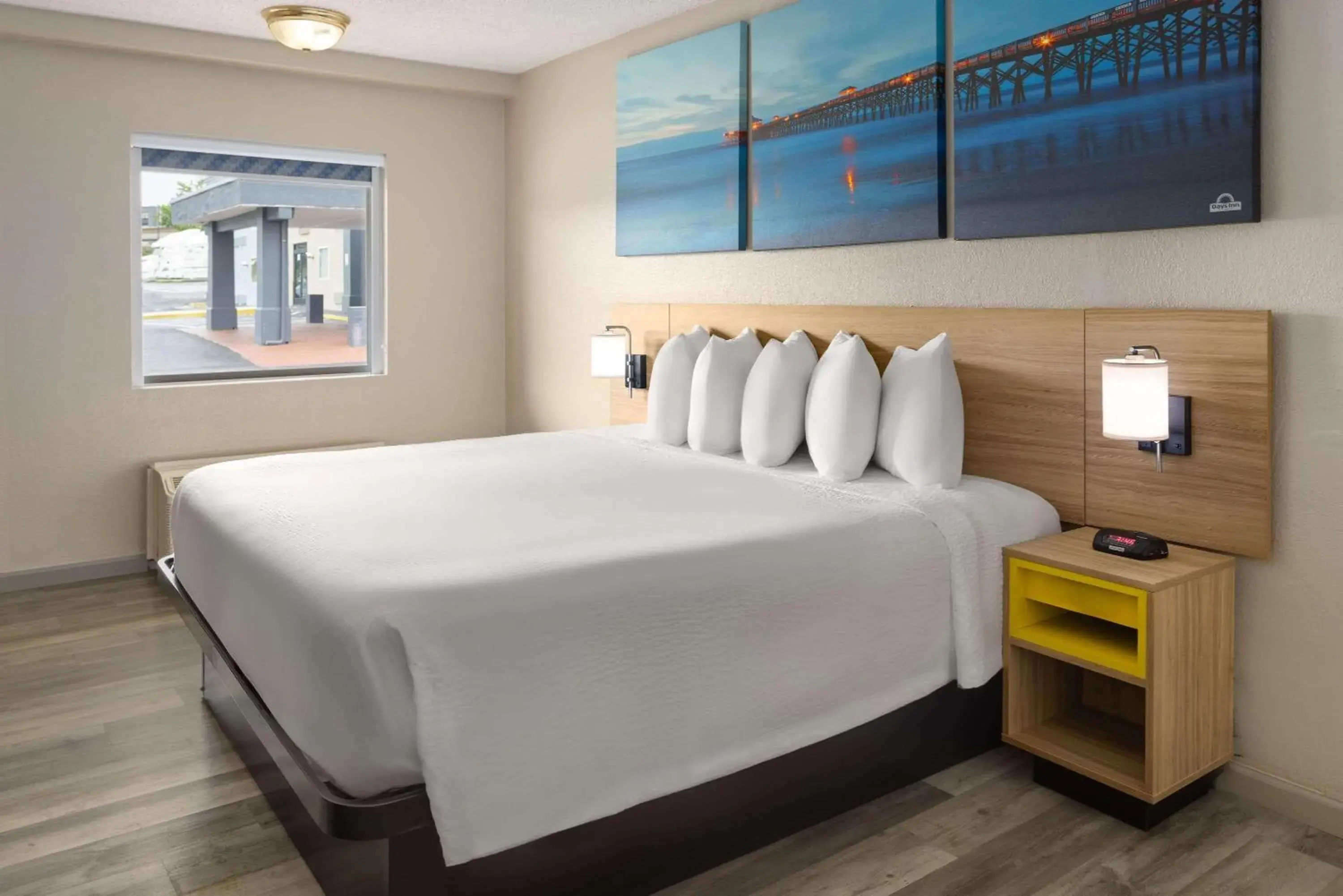 Queen Room - Non-Smoking in Days Inn by Wyndham Aberdeen Queen Room - Non-Smoking in Days Inn by Wyndham Aberdeen